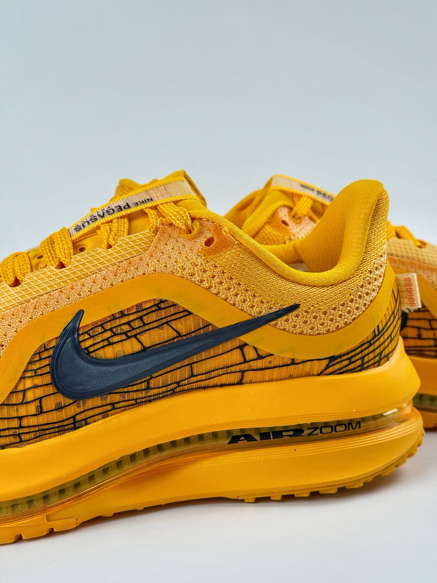 Nike Pegasus Premium 减震防滑耐磨透气 低帮跑步鞋 IH3256-700
