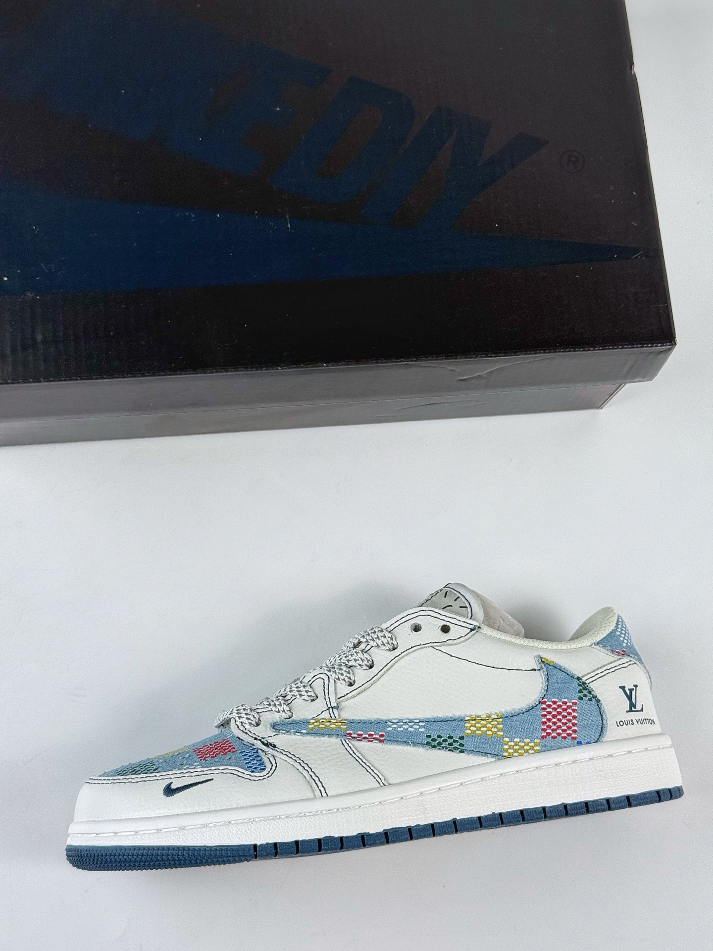 280 Travis Scott x Nike Air Jordan 1 Low x Louis Vuitton Air Jordan 1 Low 反转白蓝牛仔小勾满天星倒钩 DZ5899-011