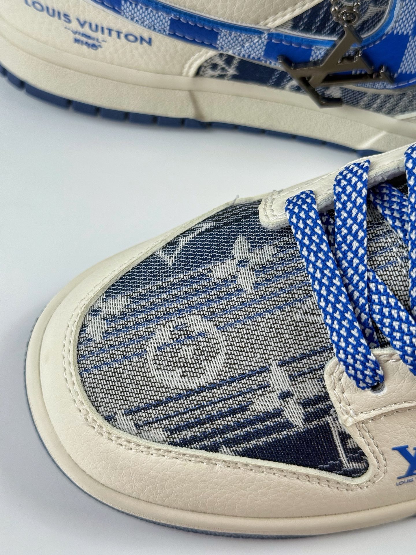 260 NIKE SB Dunk Low RETRO x Louis Vuitton 白蓝满天星 DS6608-004