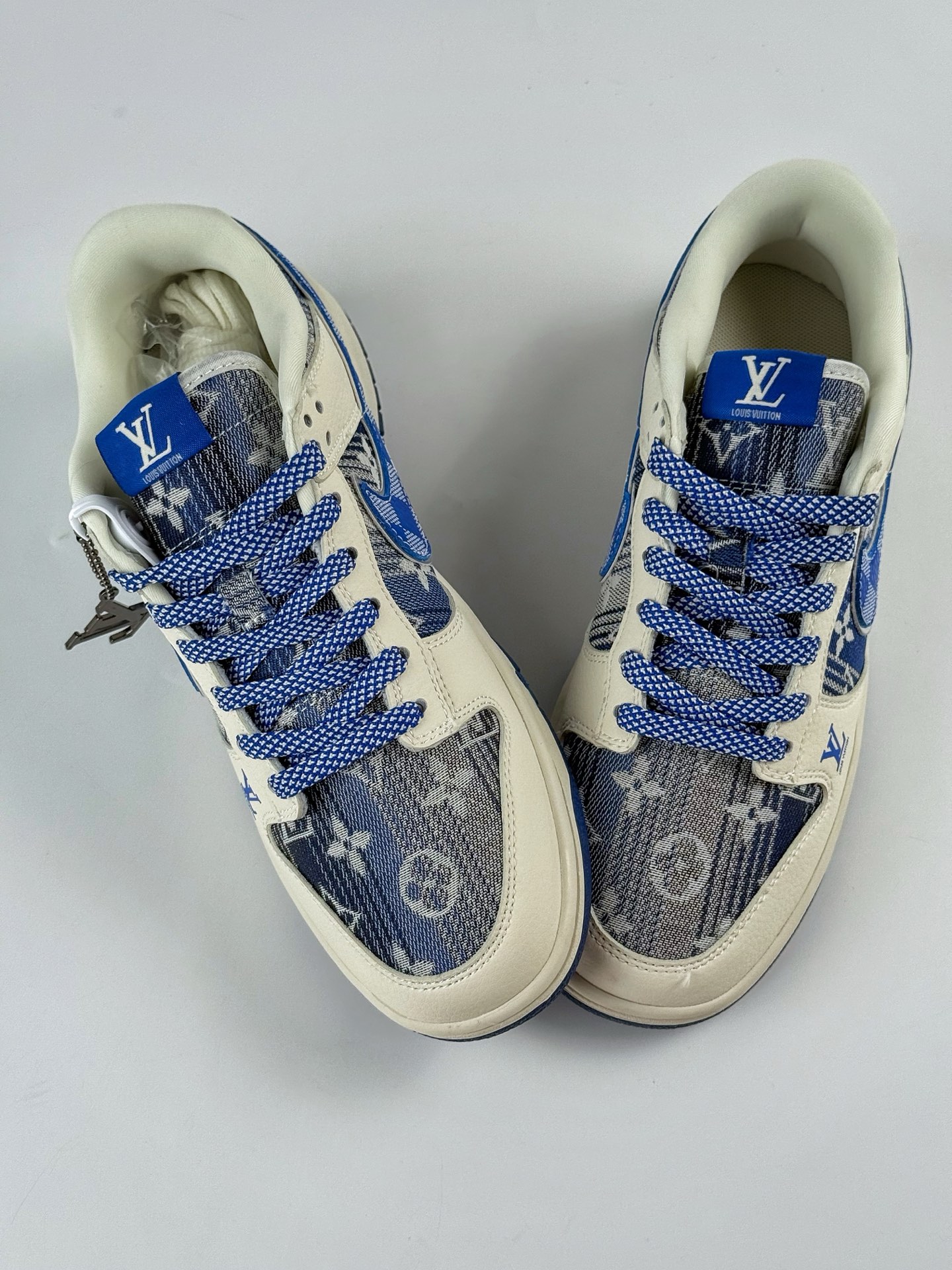 260 NIKE SB Dunk Low RETRO x Louis Vuitton 白蓝满天星 DS6608-004