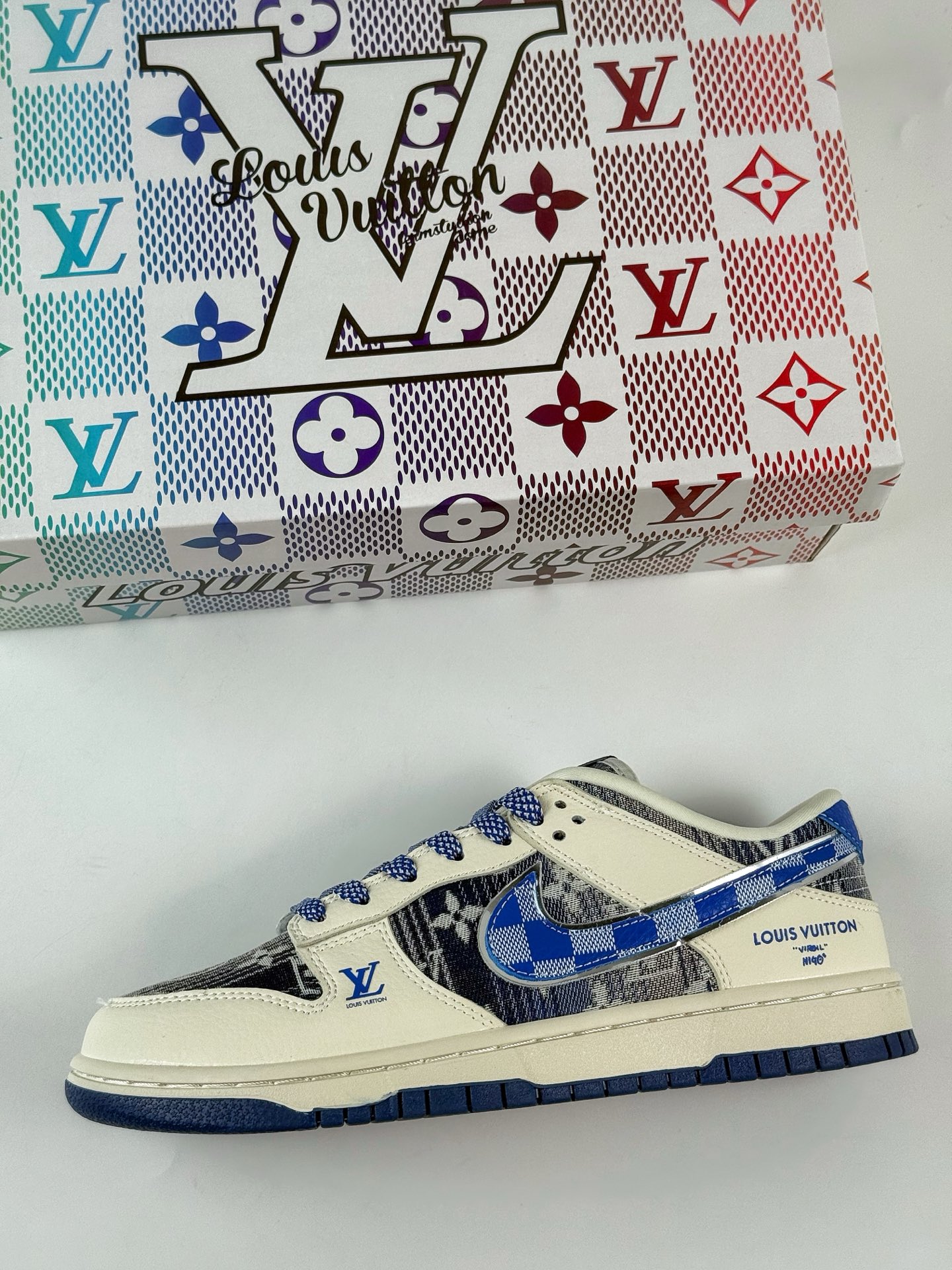 260 NIKE SB Dunk Low RETRO x Louis Vuitton 白蓝满天星 DS6608-004