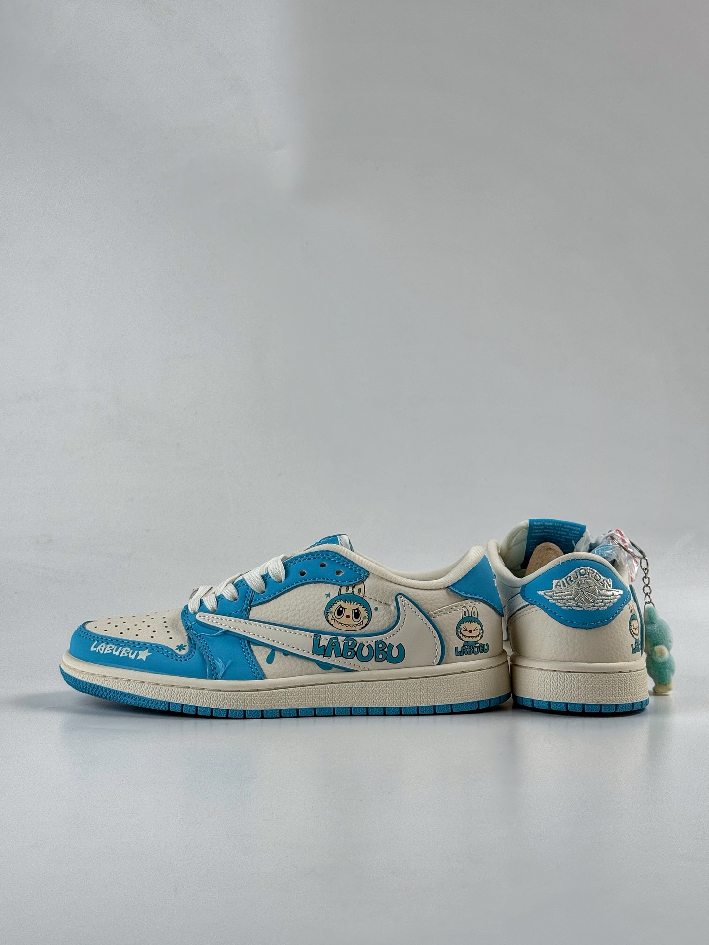 Travis Scott x Nike Air Jordan 1 Low x LABUBU涂鸦 Air Jordan 1 Low 反转蓝白拉布布倒钩 XB1979-021