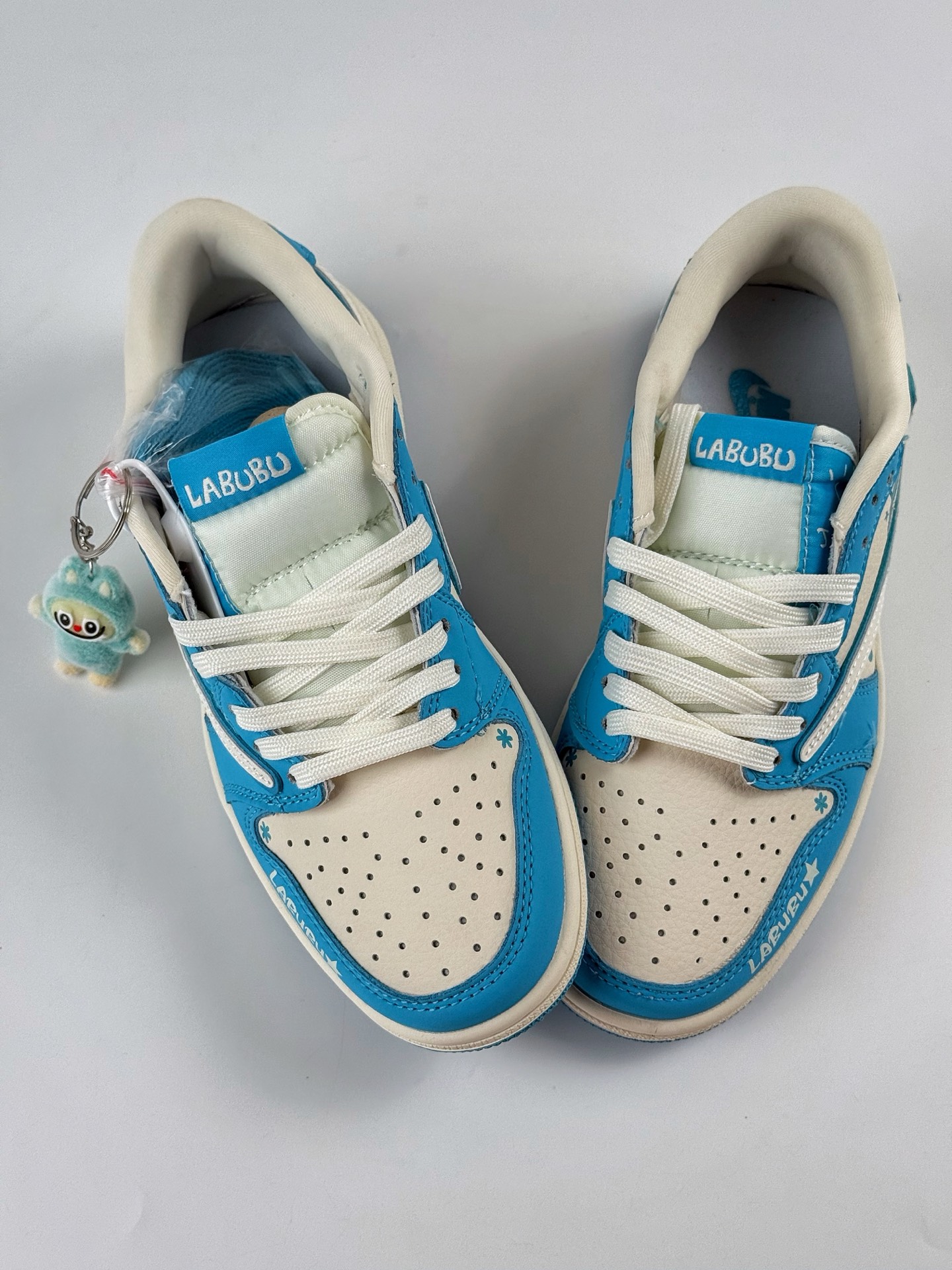 Travis Scott x Nike Air Jordan 1 Low x LABUBU涂鸦 Air Jordan 1 Low 反转蓝白拉布布倒钩 XB1979-021