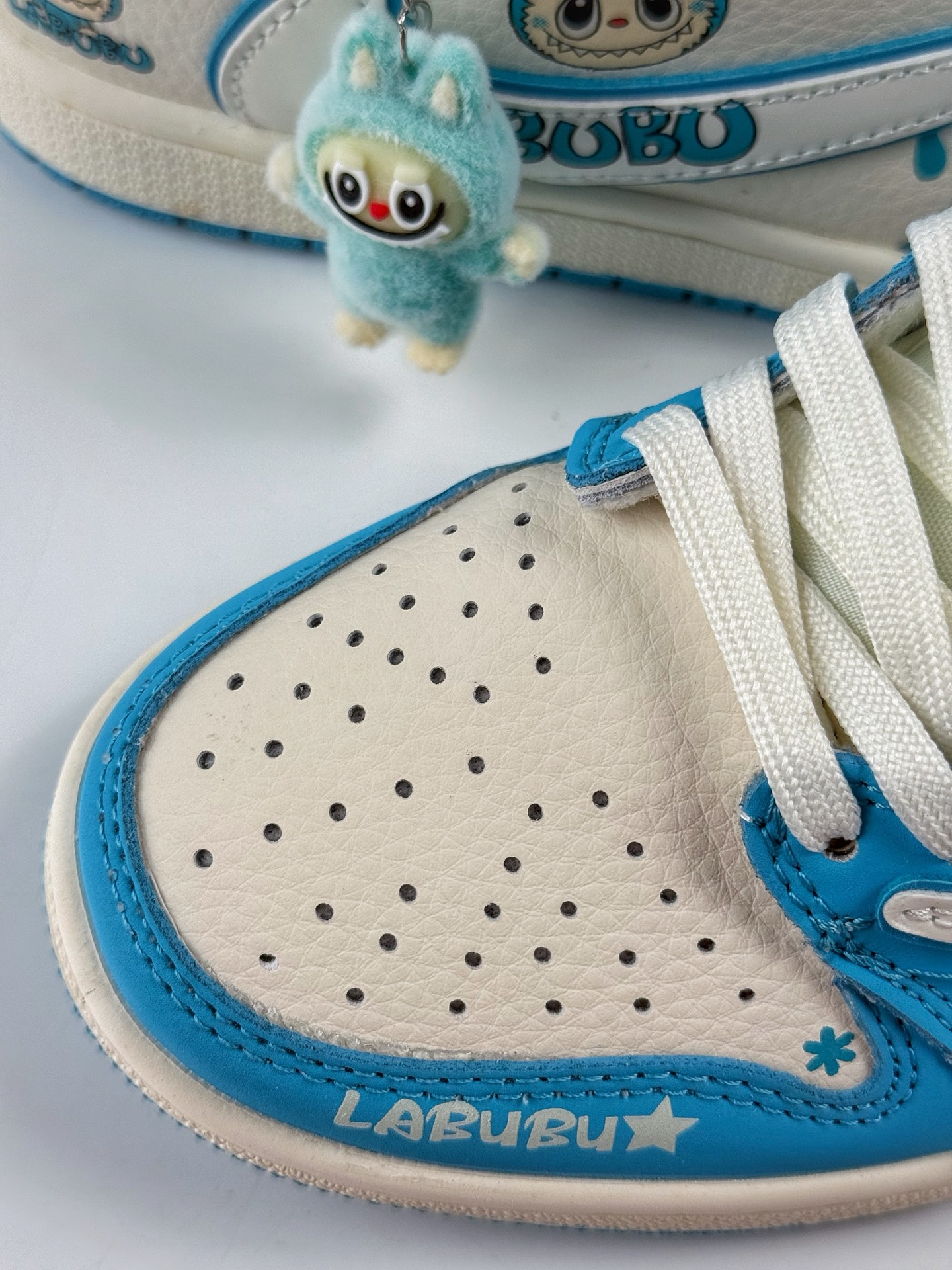 Travis Scott x Nike Air Jordan 1 Low x LABUBU涂鸦 Air Jordan 1 Low 反转蓝白拉布布倒钩 XB1979-021