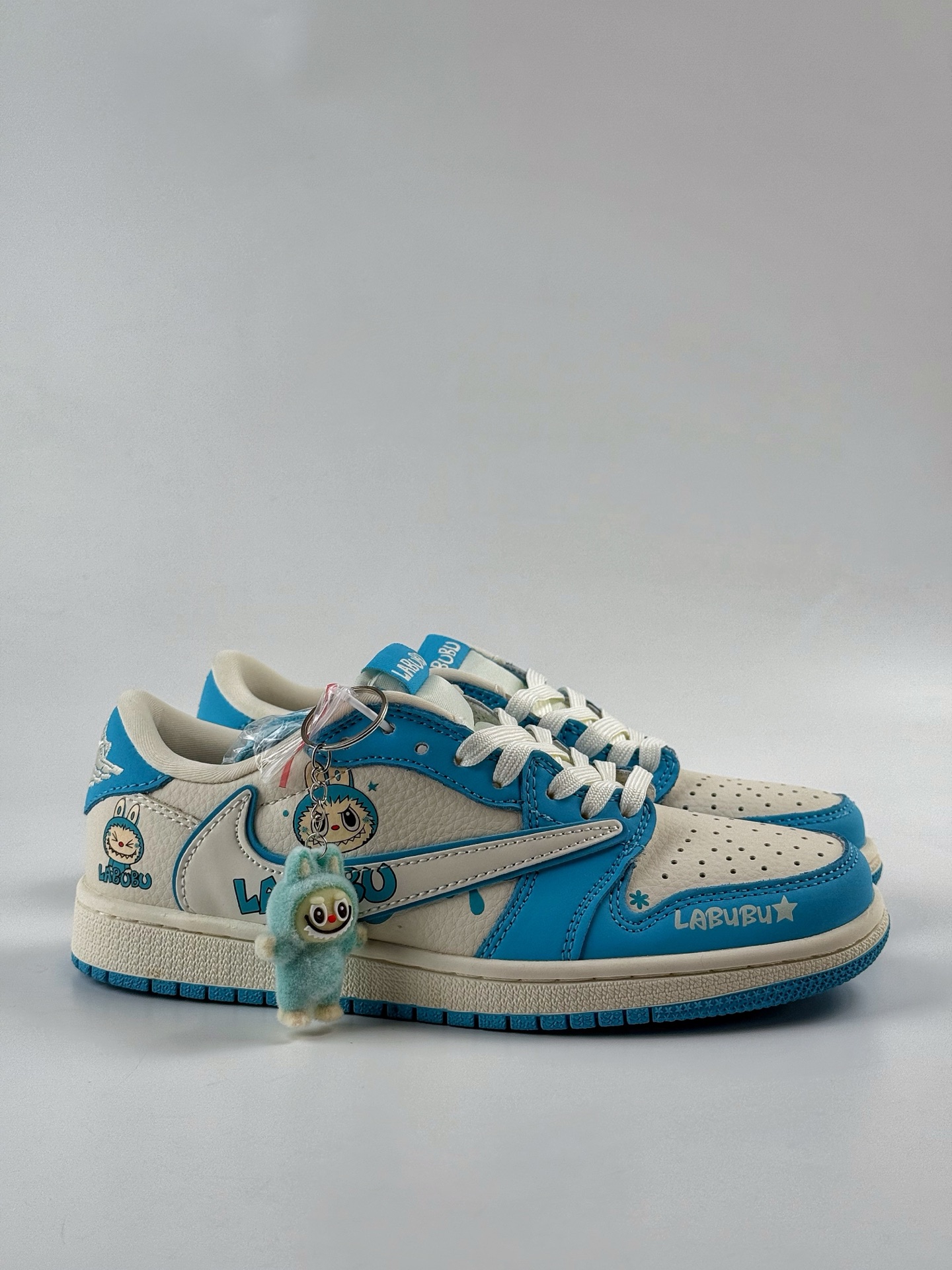 Travis Scott x Nike Air Jordan 1 Low x LABUBU涂鸦 Air Jordan 1 Low 反转蓝白拉布布倒钩 XB1979-021