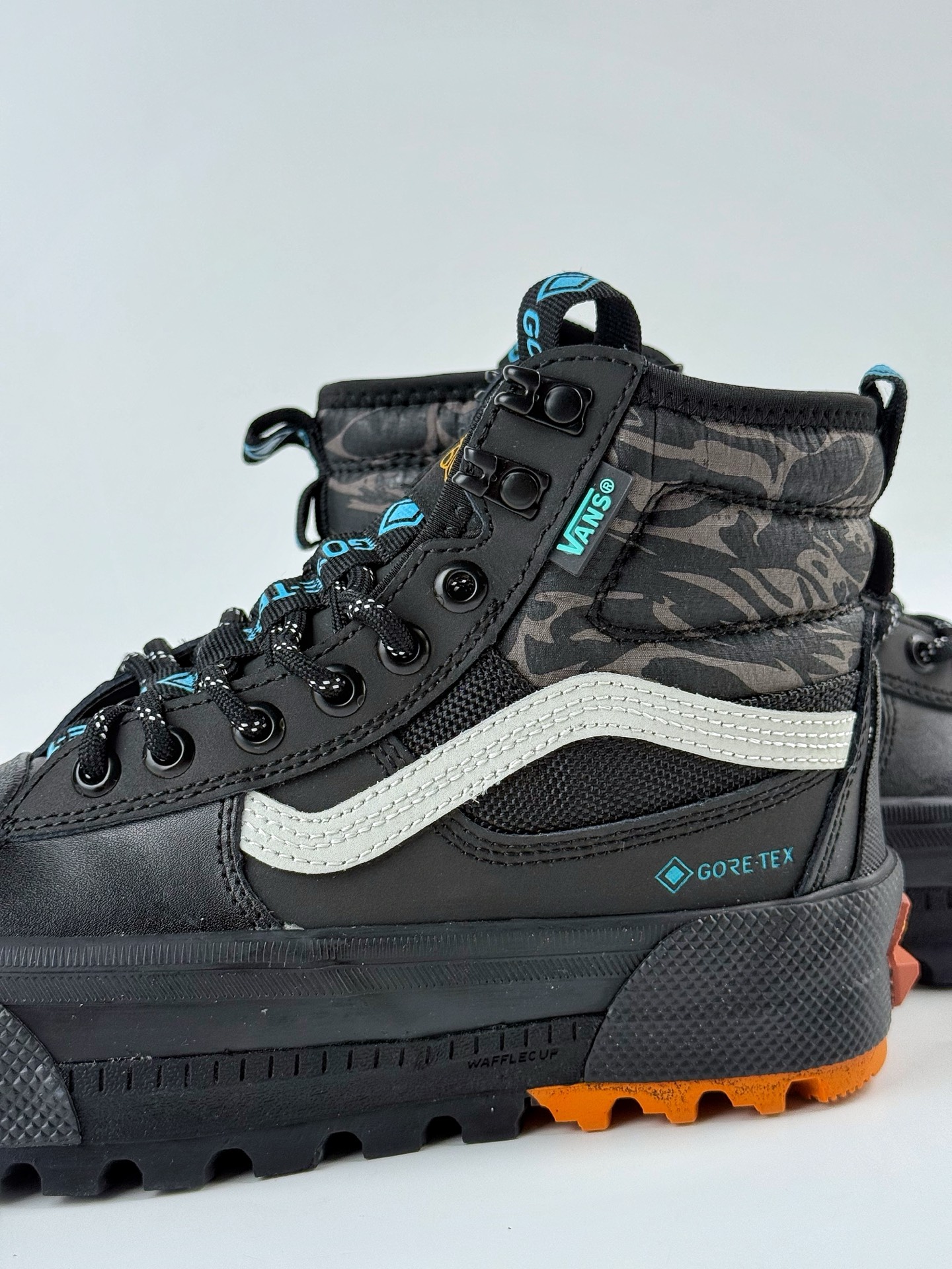 260 Vans X Gore-Tex 机能户外登山鞋 舒适百搭 防滑耐磨 男女同款高帮户外登山鞋 VN0A5I113633