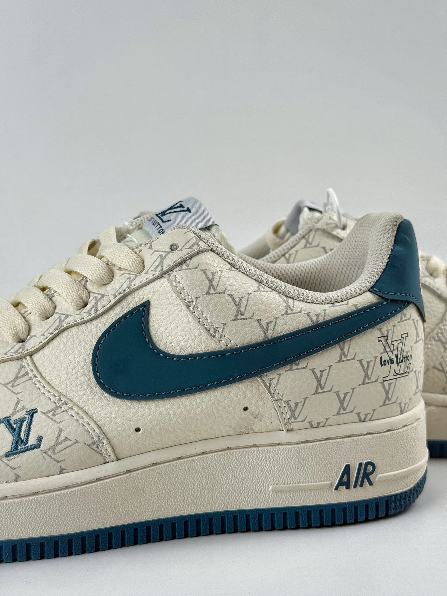 Nike Air Force 1 Low 07 x Louis Vuitton 米蓝 BZ68808-105