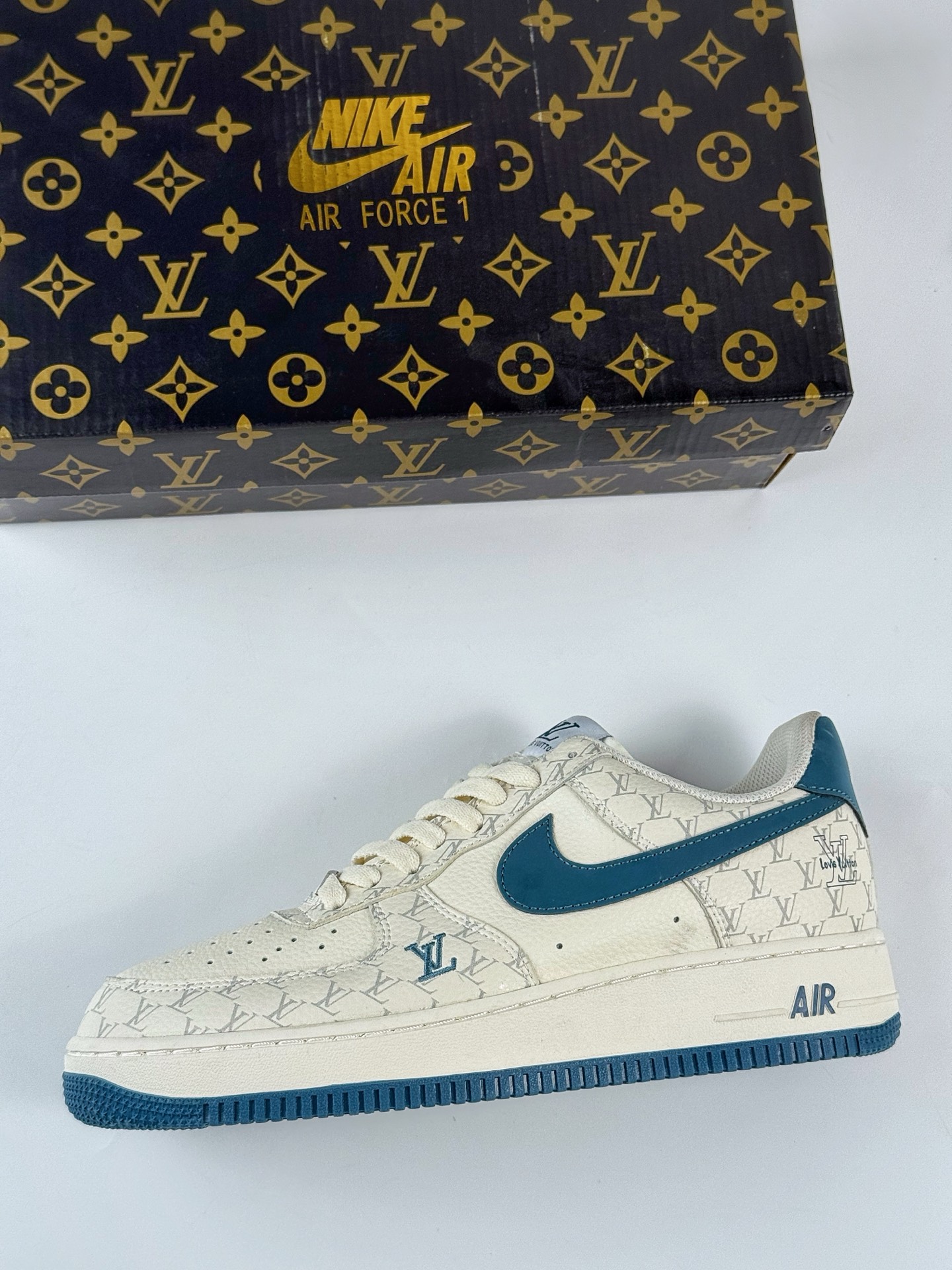 Nike Air Force 1 Low 07 x Louis Vuitton 米蓝 BZ68808-105
