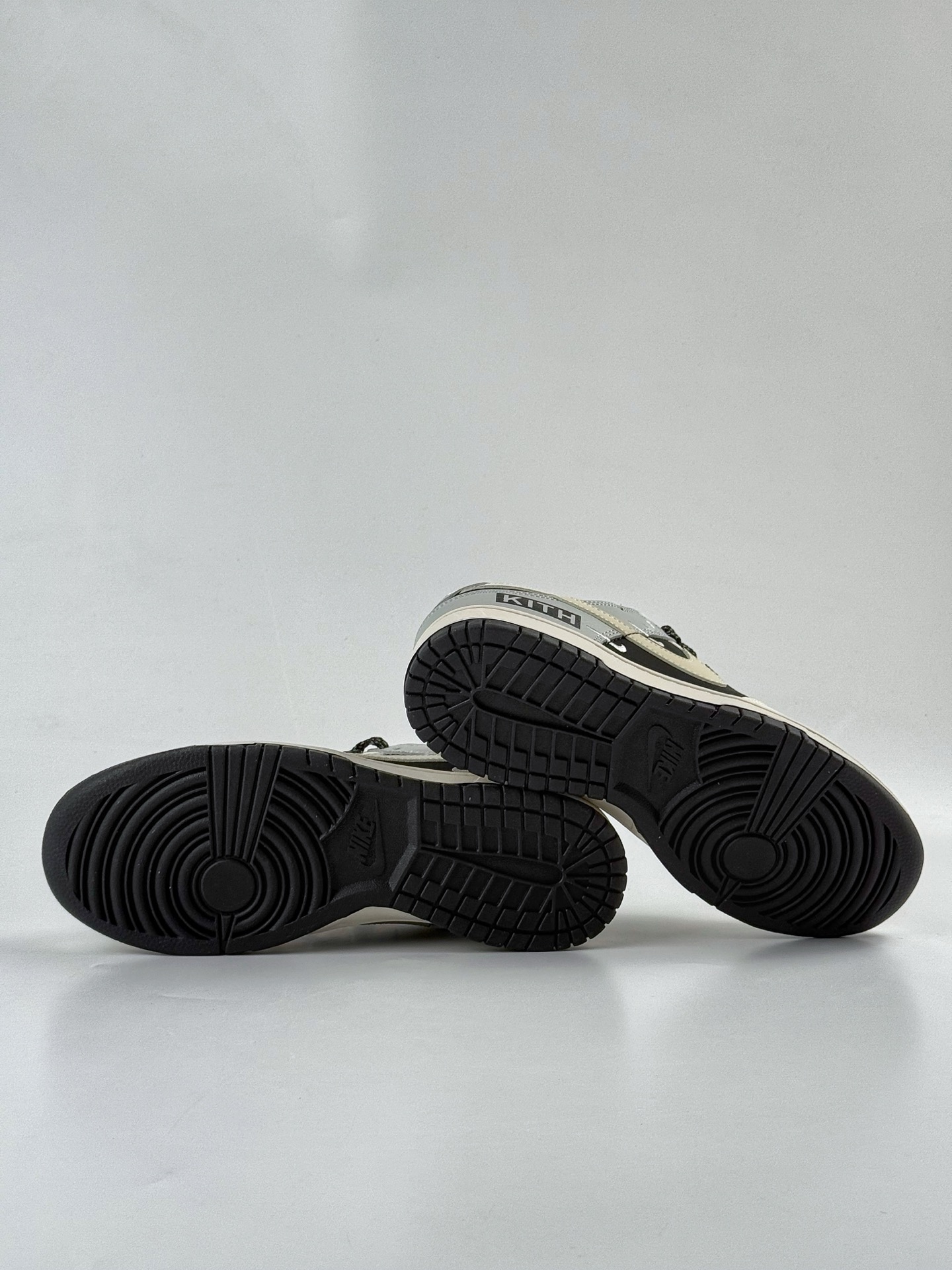 Nike SB Dunk Low x KITH 白黑三小勾满天星 QW5836-012