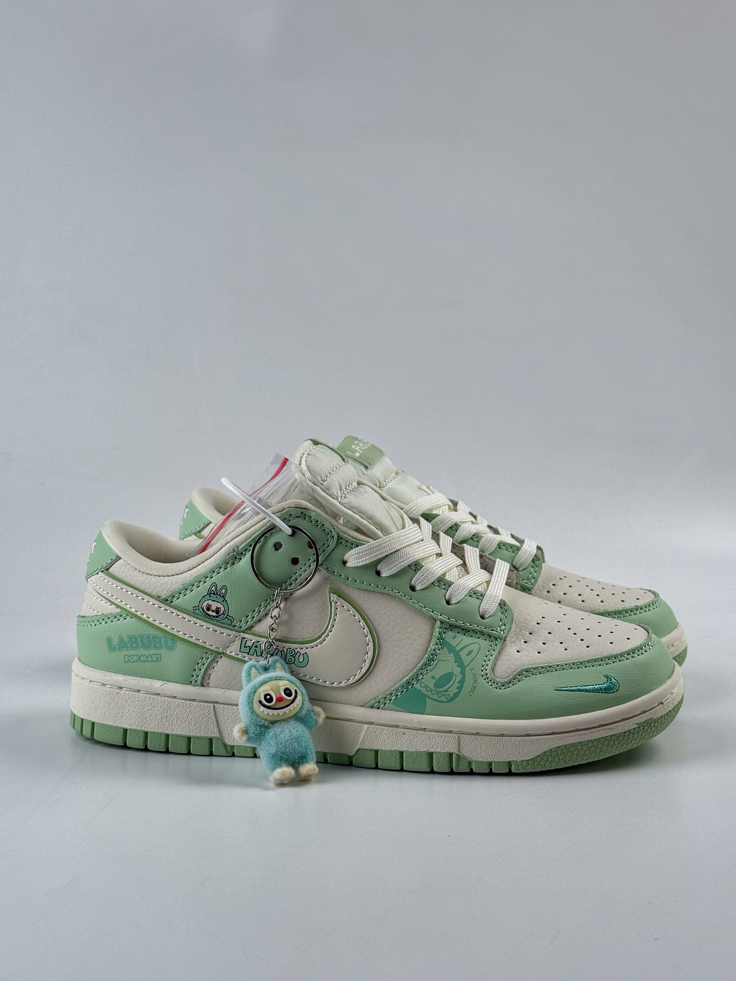 Nike SB Dunk Low x LABUBU 绿白小勾 SR2025-006