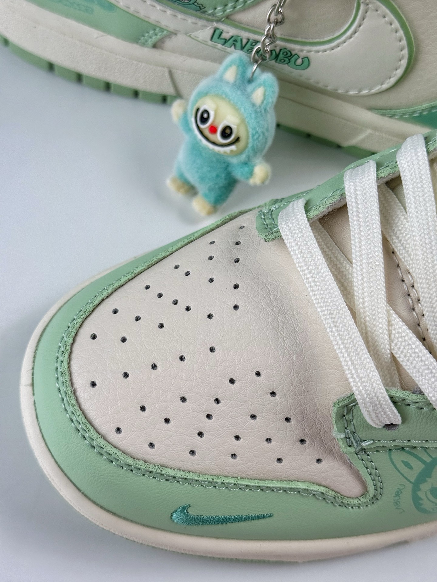 Nike SB Dunk Low x LABUBU 绿白小勾 SR2025-006