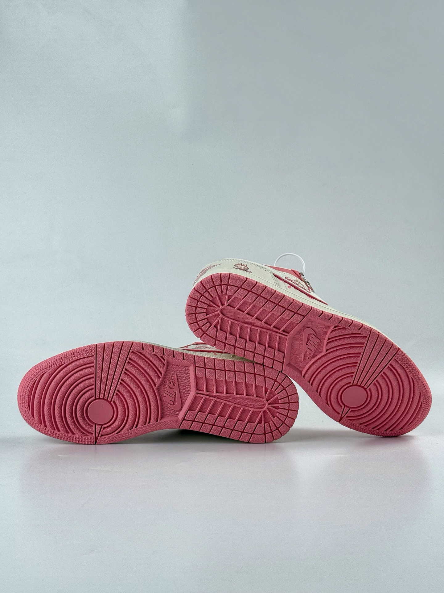 Air Jordan 1 Retro Low x LABUBU 米粉拉布布 QR2025-007