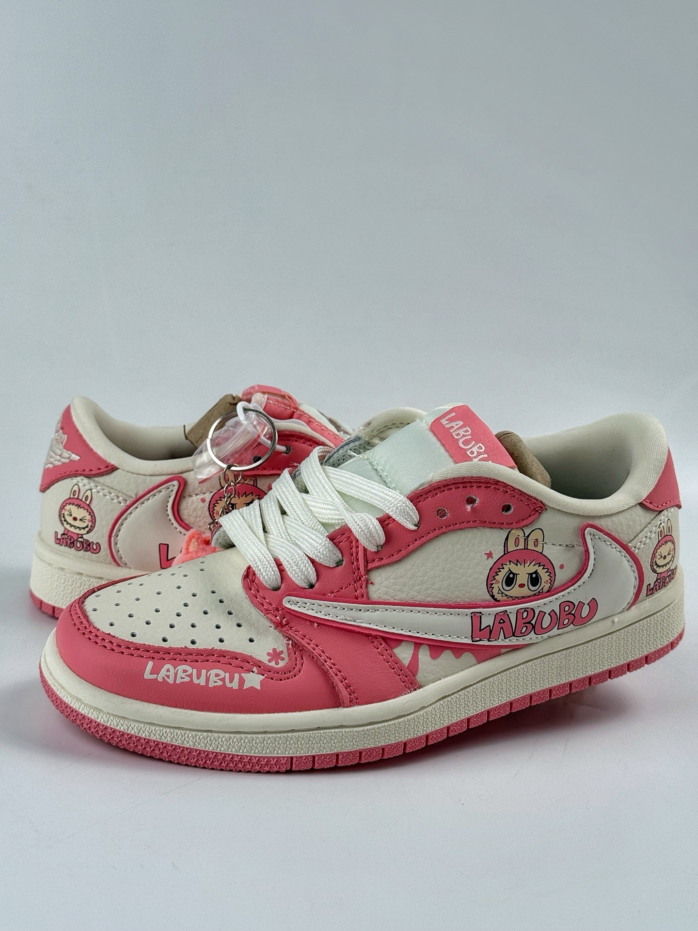 260 Travis Scott x Nike Air Jordan 1 Low x LABUBU涂鸦 Air Jordan 1 Low 反转粉白拉布布倒钩 XB1979-020