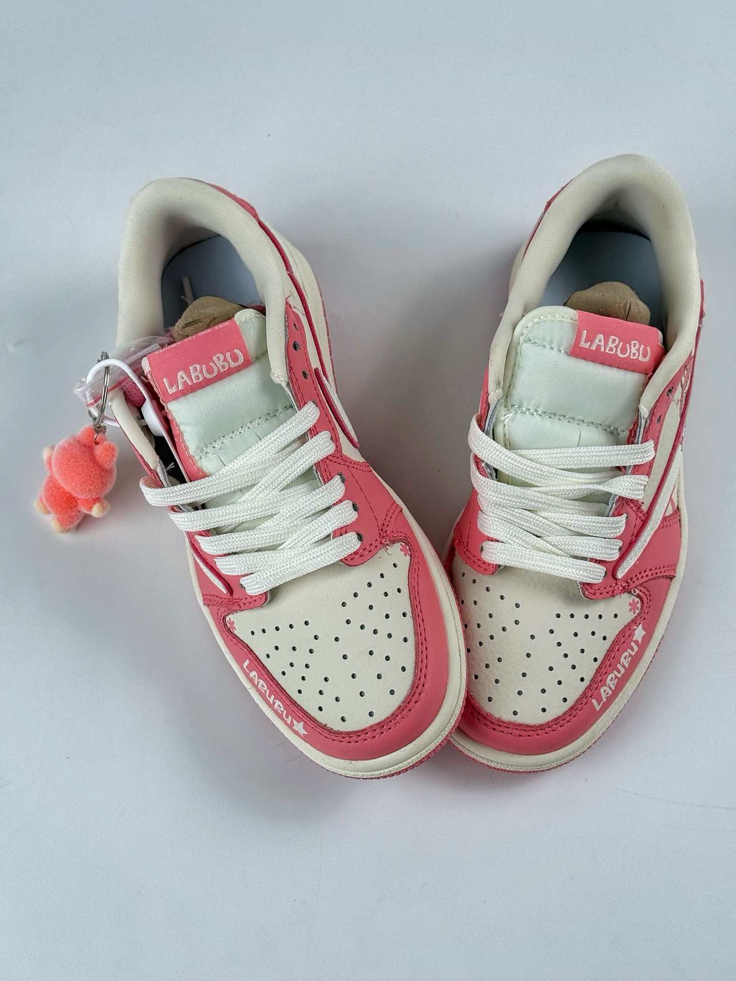 260 Travis Scott x Nike Air Jordan 1 Low x LABUBU涂鸦 Air Jordan 1 Low 反转粉白拉布布倒钩 XB1979-020