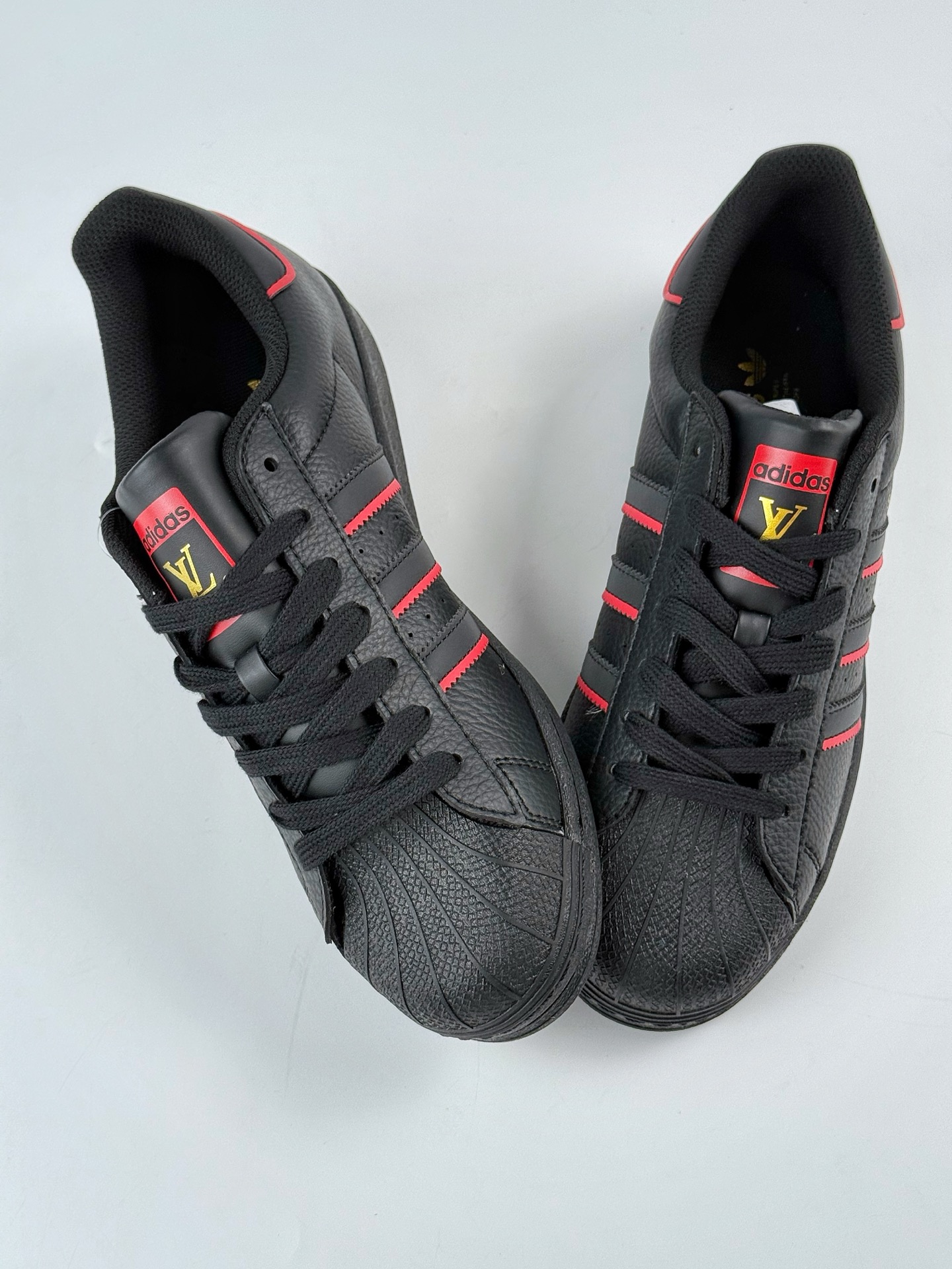 220 AD Originals Superstar x Louis Vuitton 黑红 JY8908