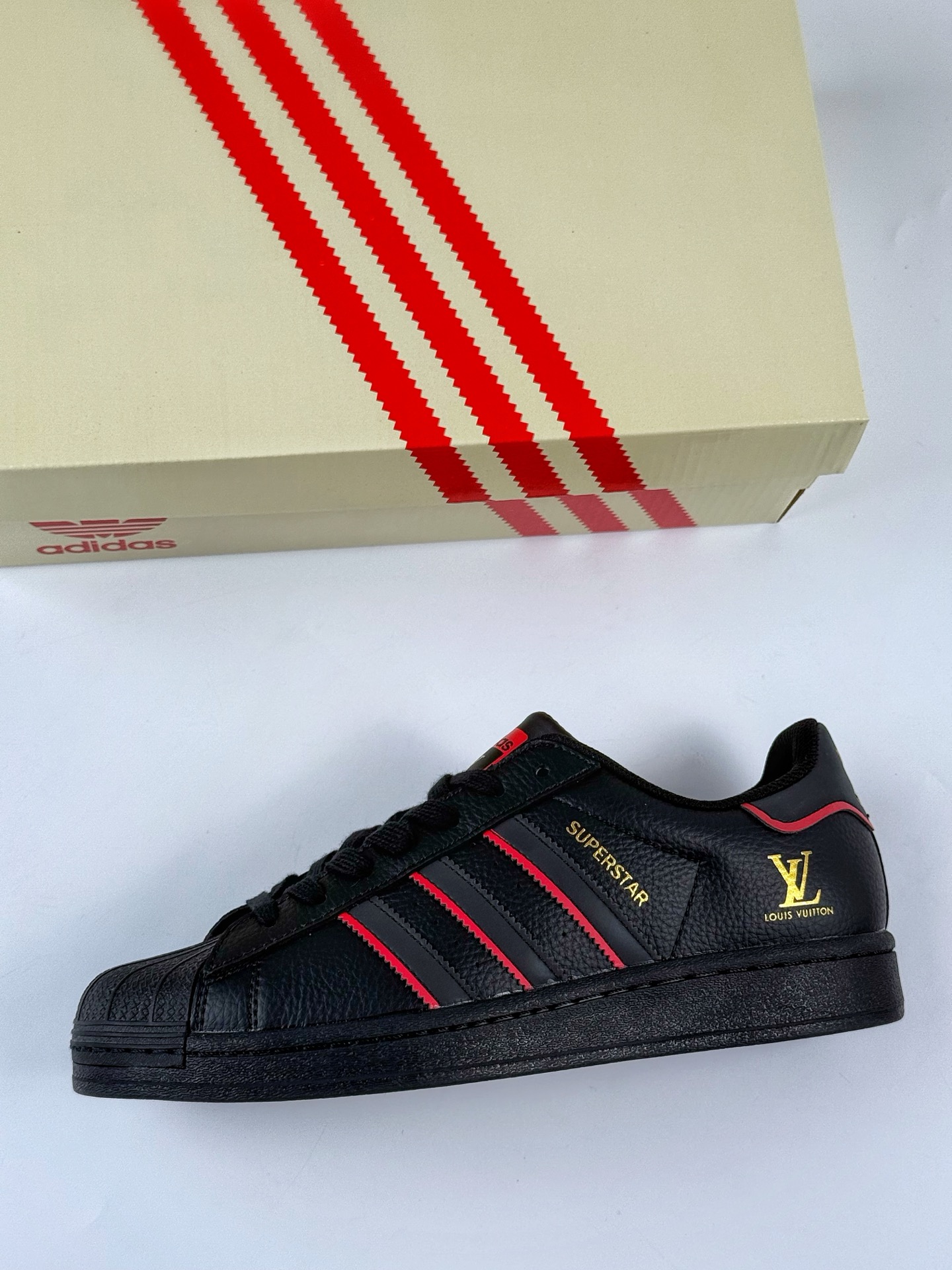 220 AD Originals Superstar x Louis Vuitton 黑红 JY8908