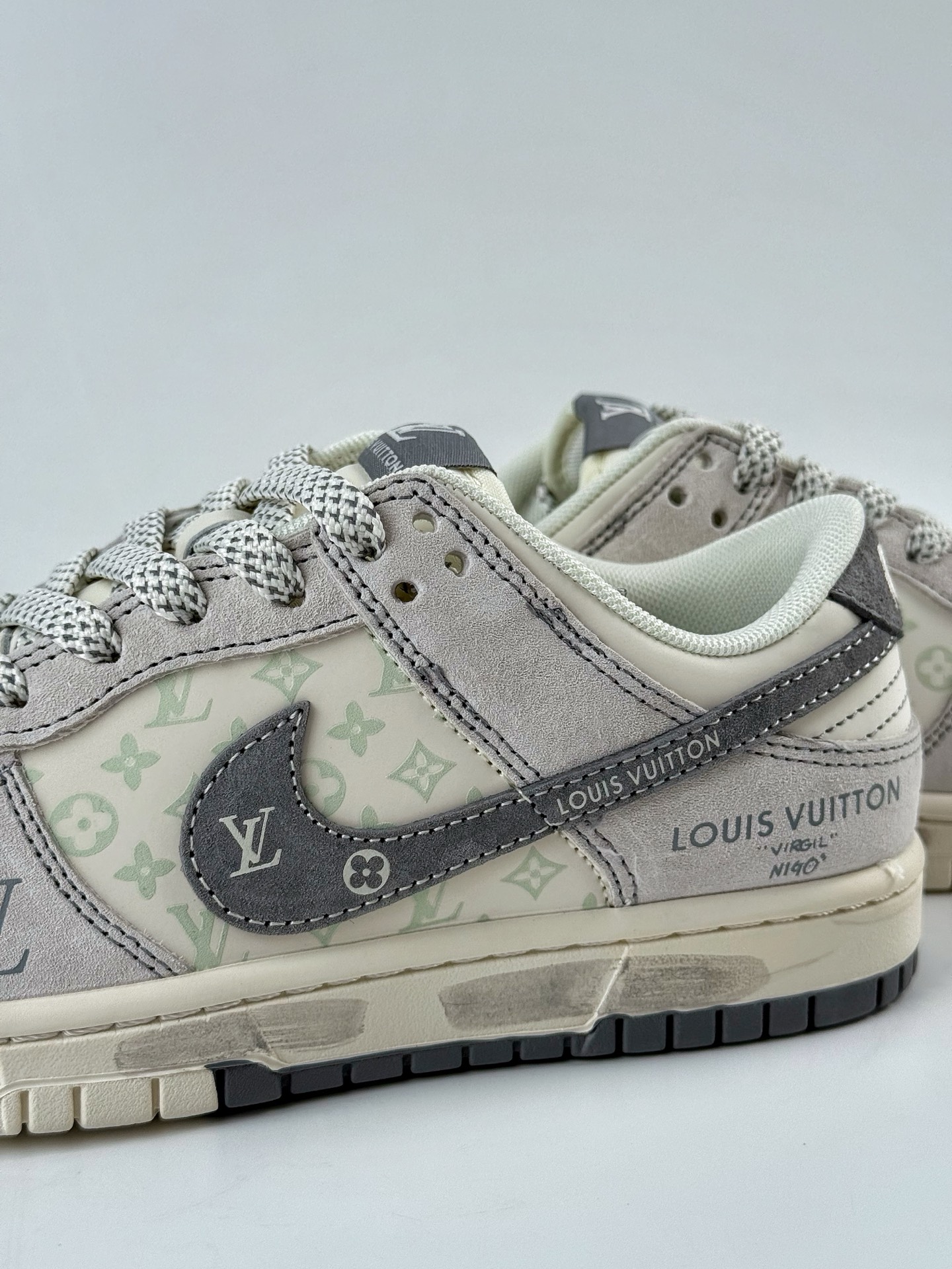 Nike SB Dunk Low x Louis Vuitton 灰白满天星 CX5050-Y02