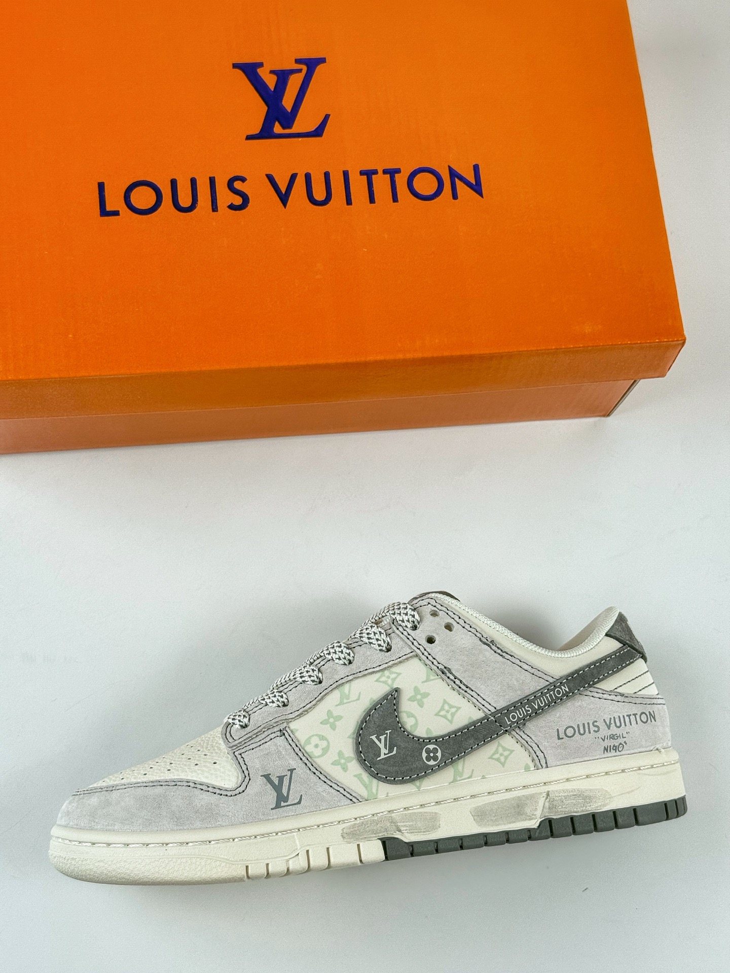 Nike SB Dunk Low x Louis Vuitton 灰白满天星 CX5050-Y02