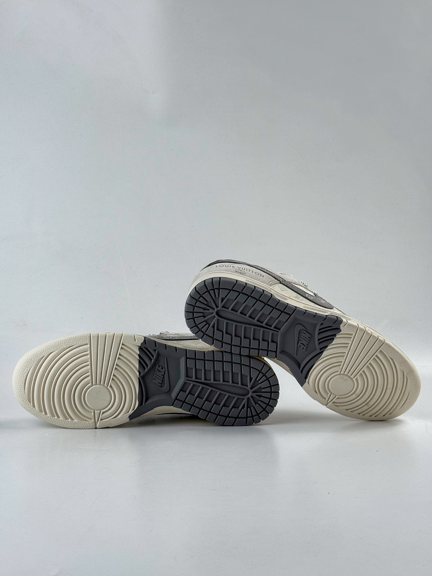 Nike SB Dunk Low x Louis Vuitton 灰白满天星 CX5050-Y02