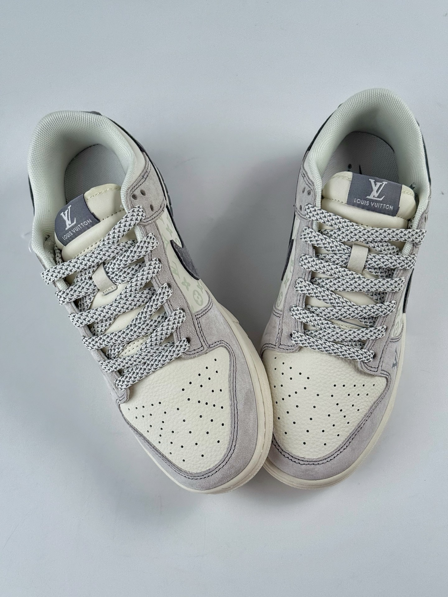Nike SB Dunk Low x Louis Vuitton 灰白满天星 CX5050-Y02