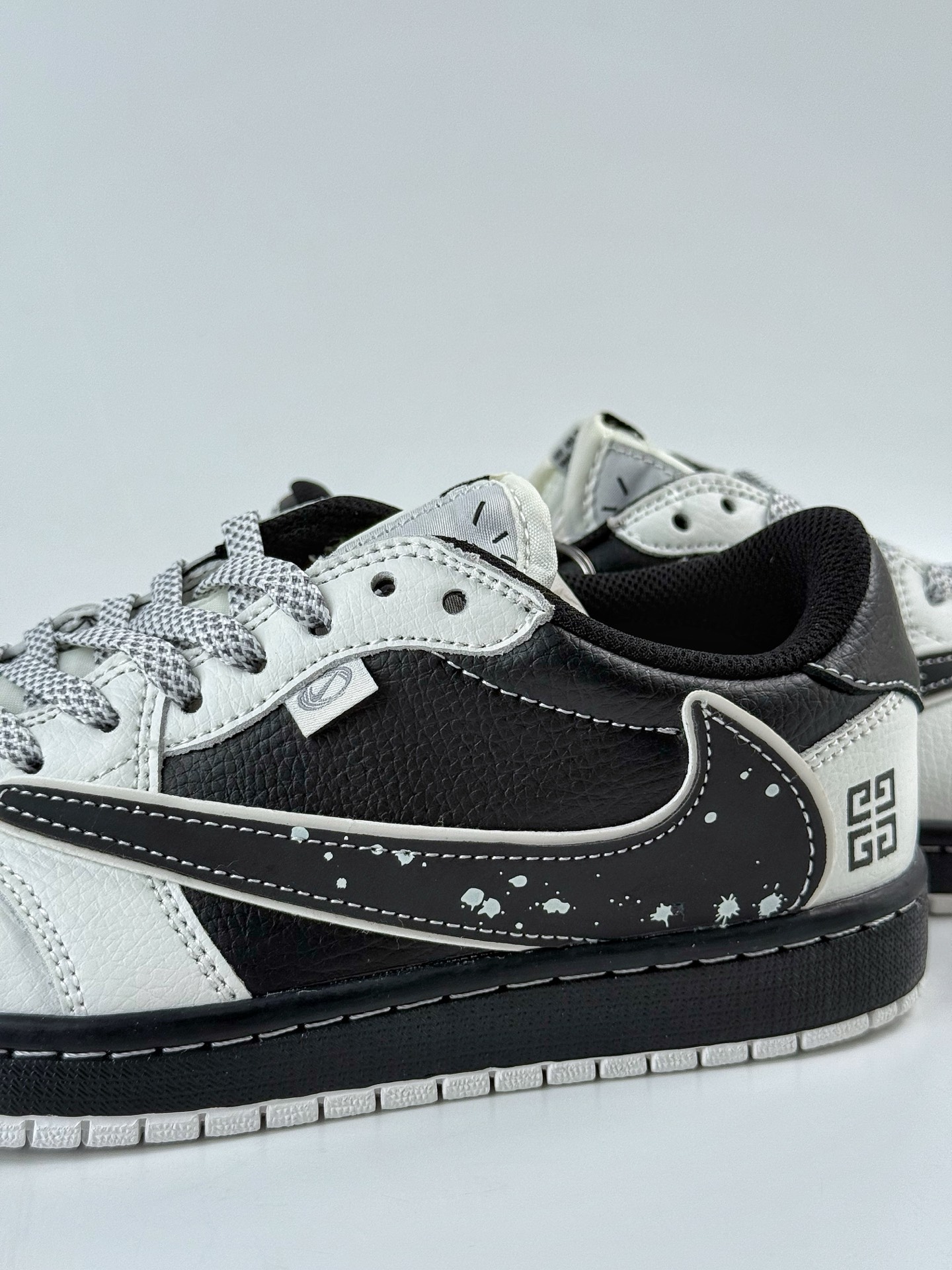 Travis Scott x Nike Air Jordan 1 Low x GIVENCHY Air Jordan 1 Low 反转灰白满天星倒钩 DZ5899-005