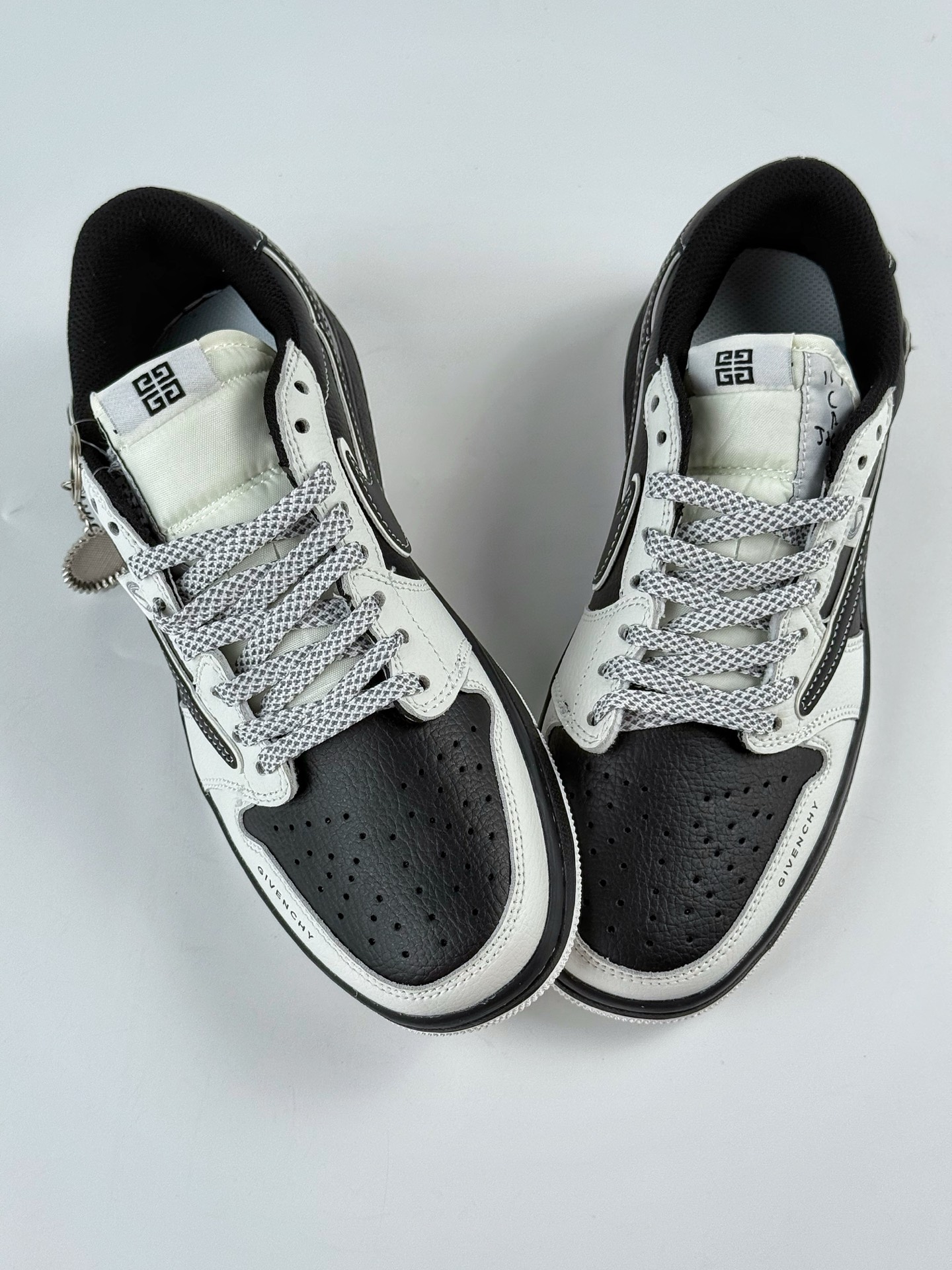 Travis Scott x Nike Air Jordan 1 Low x GIVENCHY Air Jordan 1 Low 反转灰白满天星倒钩 DZ5899-005