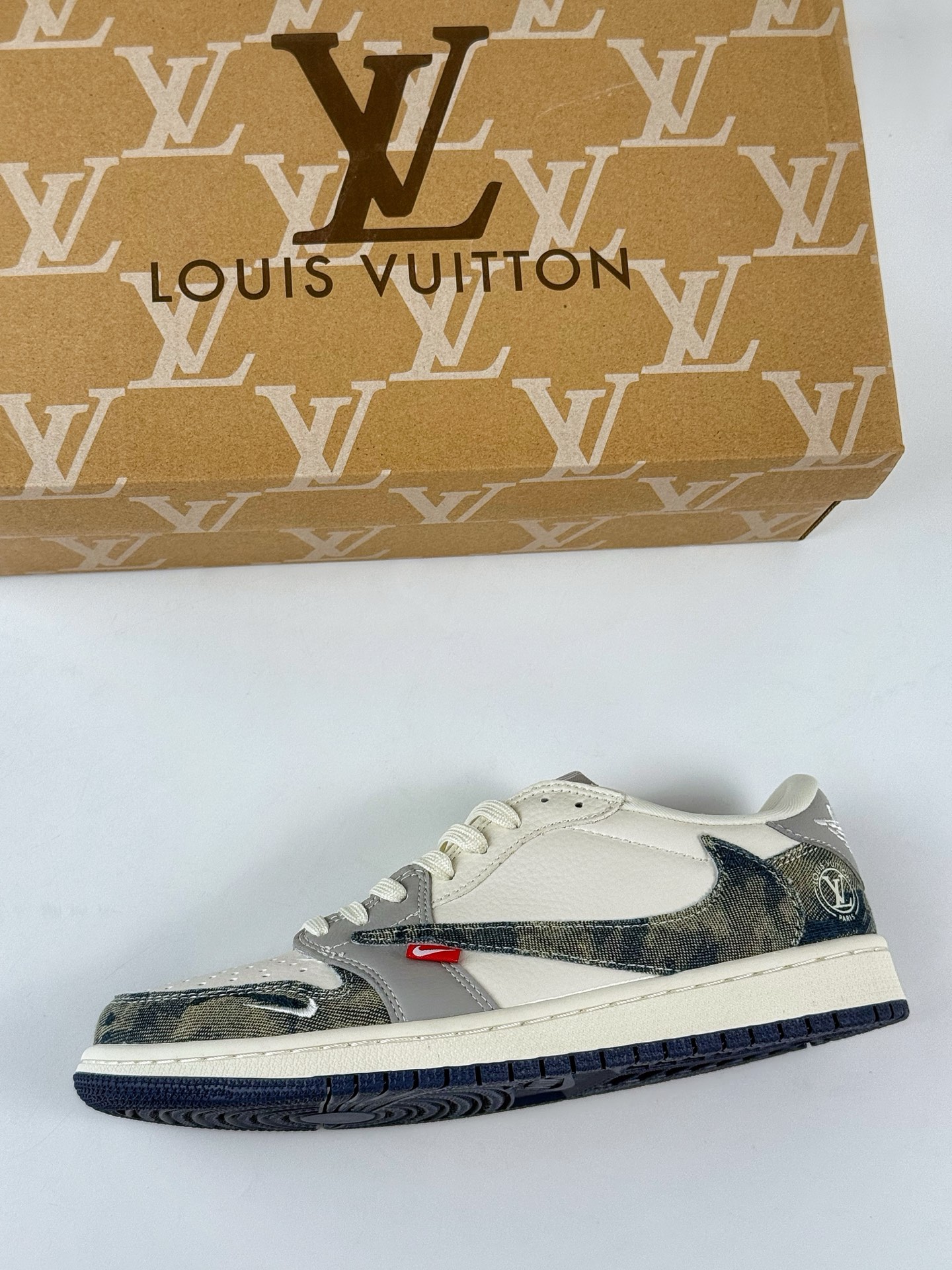 Travis Scott x Nike Air Jordan 1 Low x Louis Vuitton Air Jordan 1 Low 反转黄白牛仔倒钩 LD2028-048