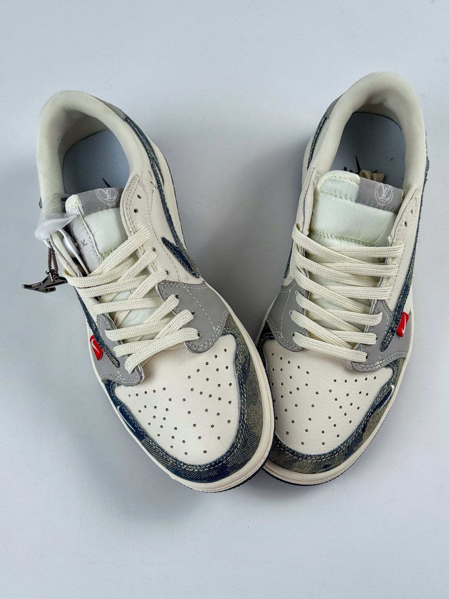 Travis Scott x Nike Air Jordan 1 Low x Louis Vuitton Air Jordan 1 Low 反转黄白牛仔倒钩 LD2028-048