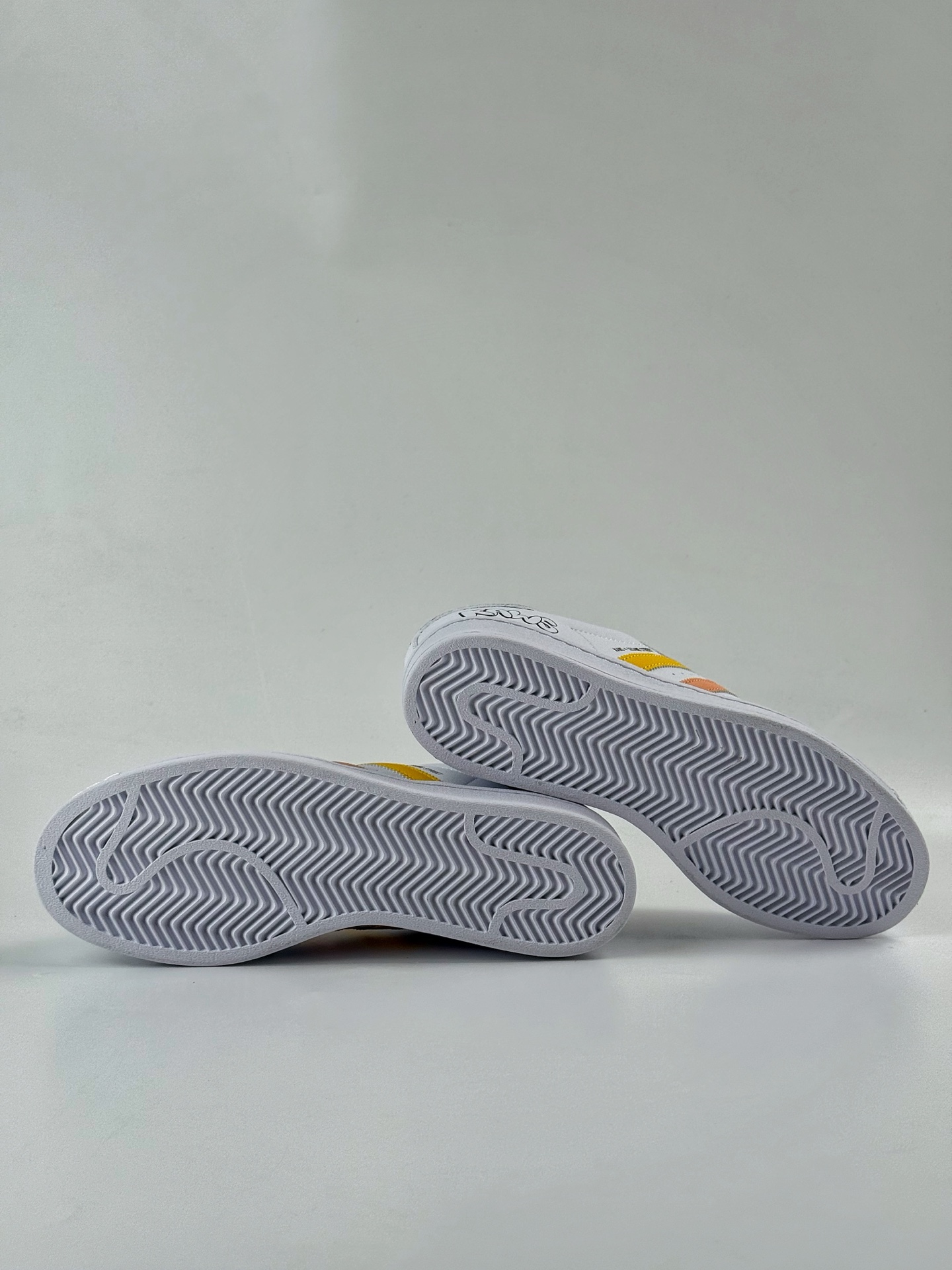 AD Originals Superstar x KAWS 白蓝 BZ2537