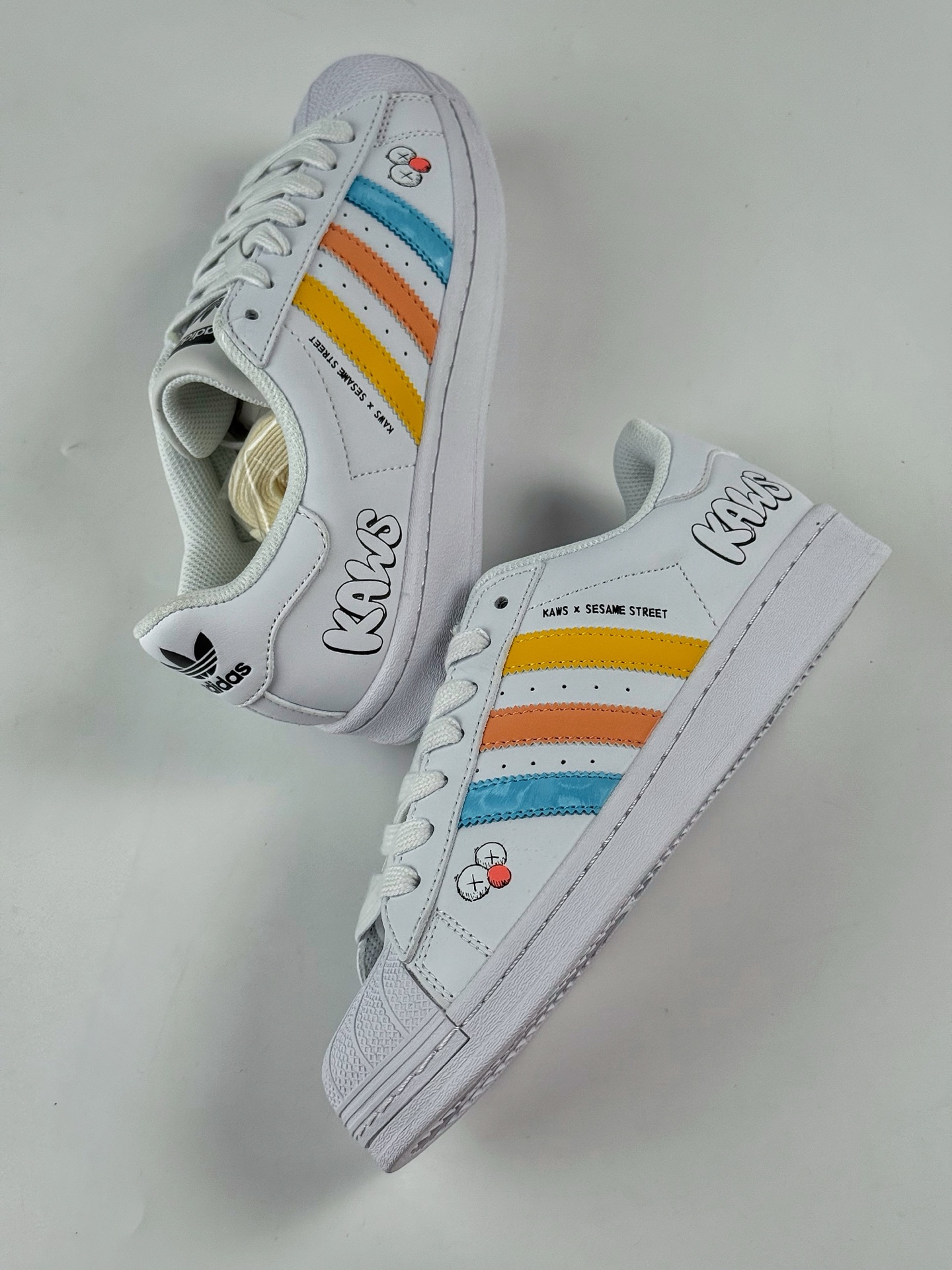 AD Originals Superstar x KAWS 白蓝 BZ2537
