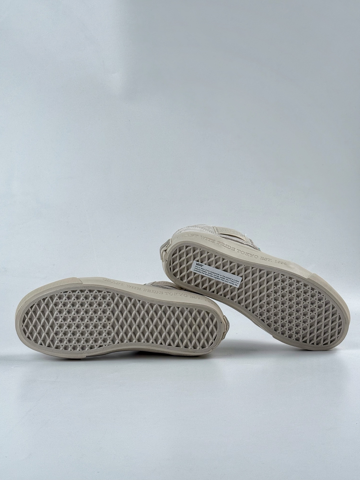 OTW by Vans × NEIGHBORHOOD 联名系列 打造全新联名系列 VNOOOEFY7VJYK