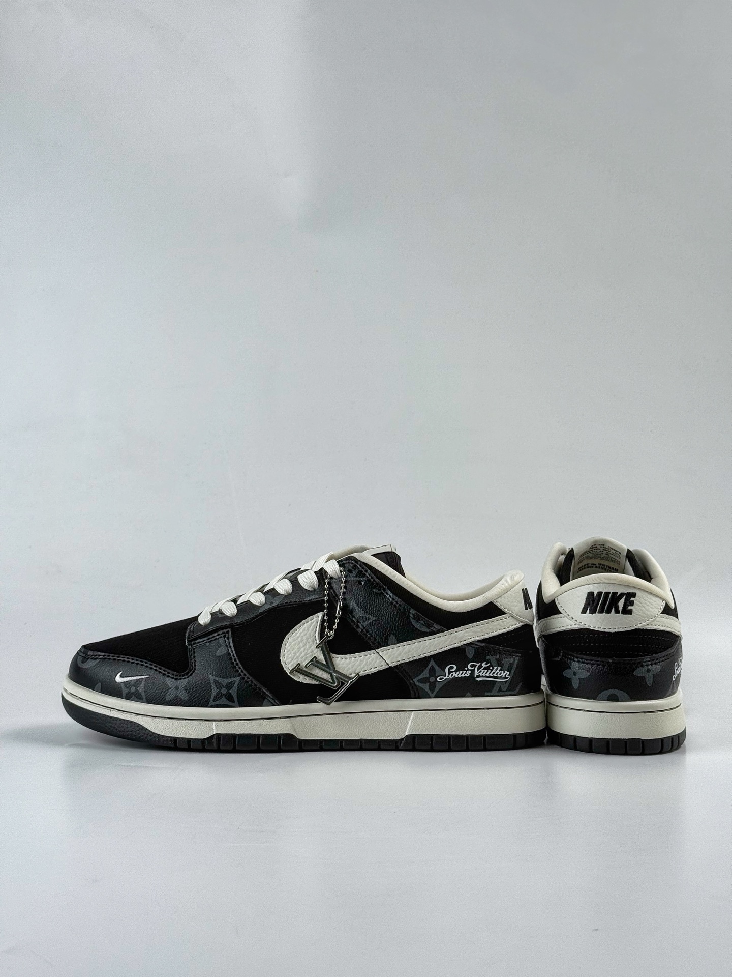 NIKE SB Dunk Low RETRO x Louis Vuitton 黑白小勾 SC0601-458