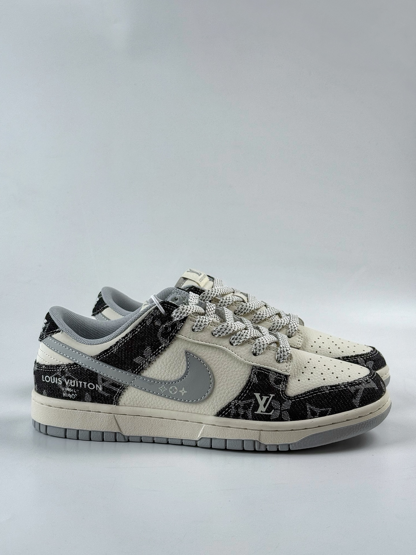 Nike SB Dunk Low x Louis Vuitton 黑白牛仔满天星 JP1628-020