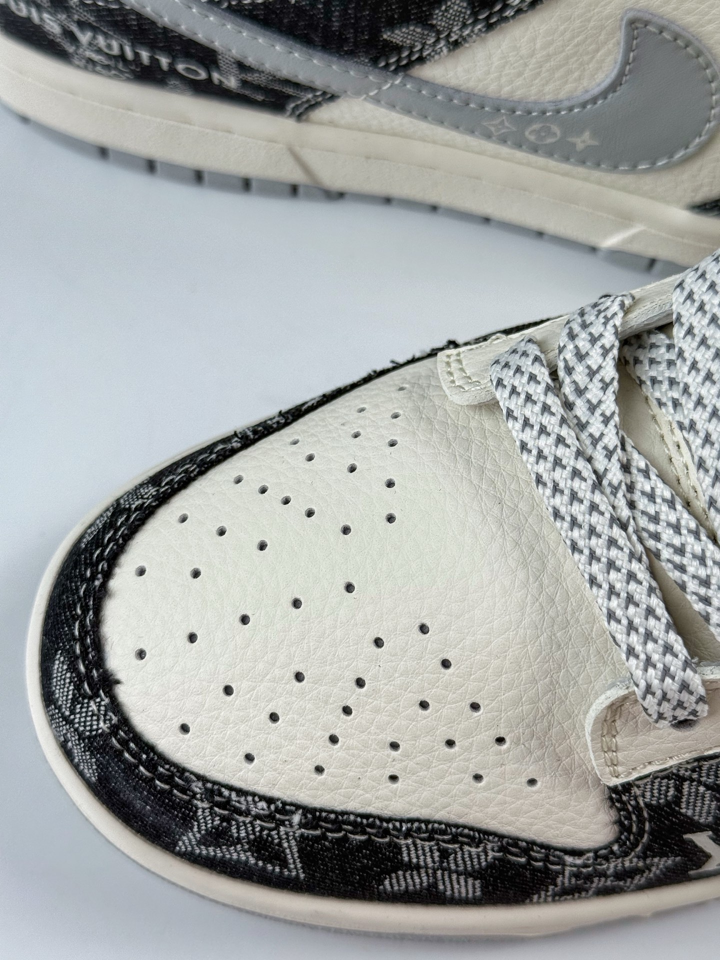 Nike SB Dunk Low x Louis Vuitton 黑白牛仔满天星 JP1628-020
