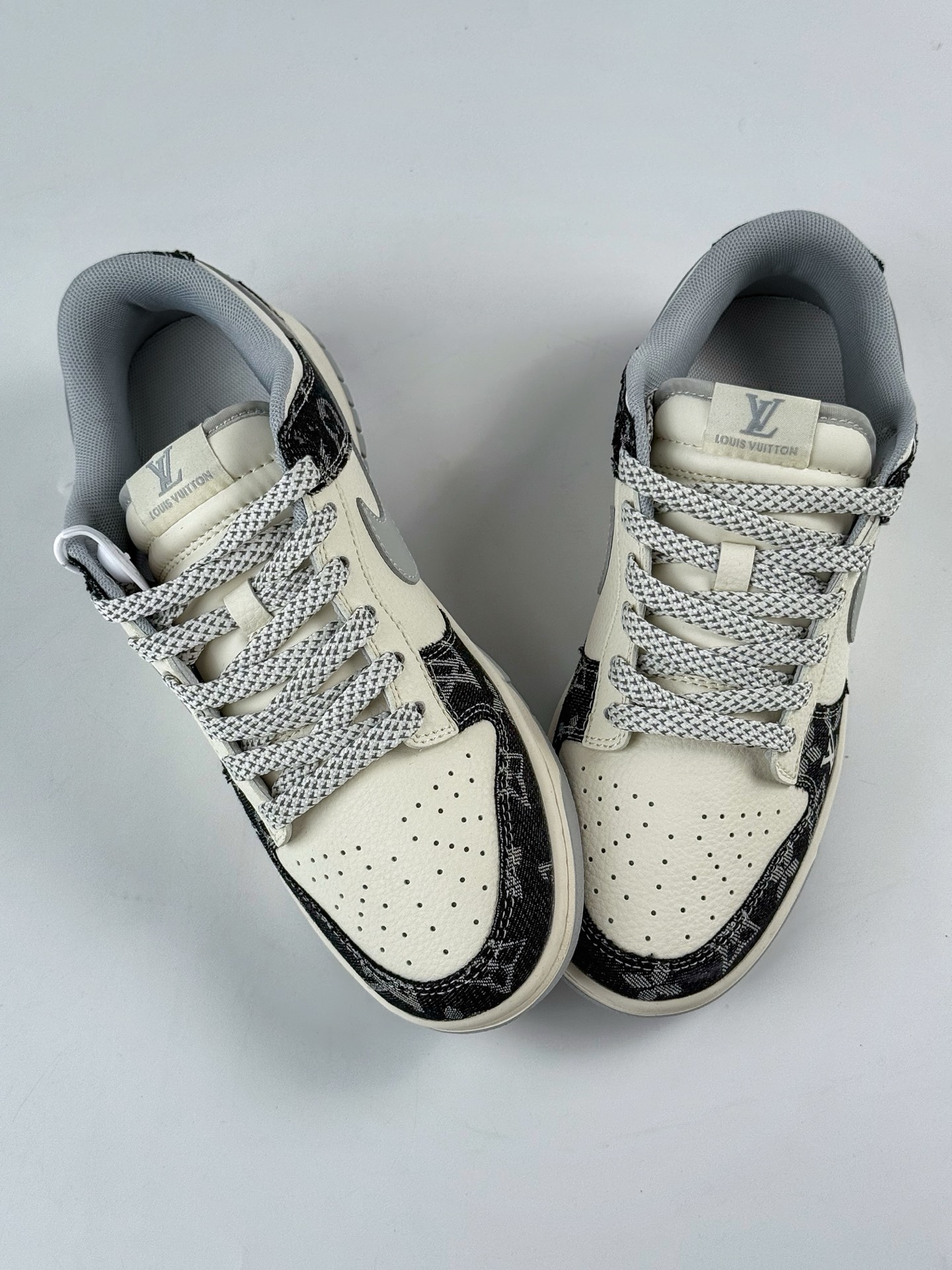 Nike SB Dunk Low x Louis Vuitton 黑白牛仔满天星 JP1628-020