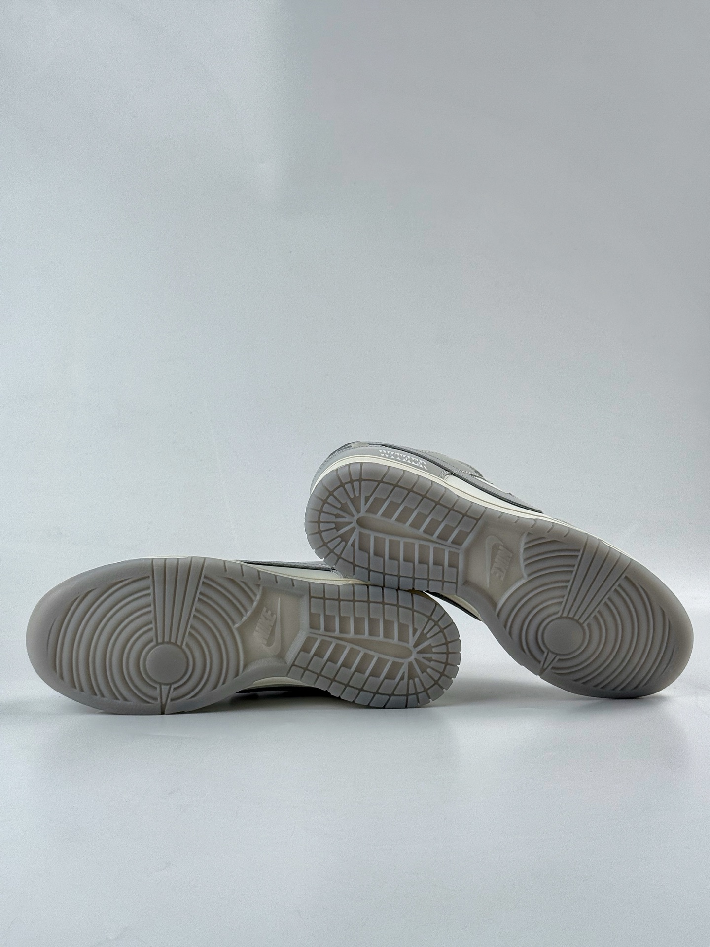 Nike SB Dunk Low 灰白小勾 GW0414-023