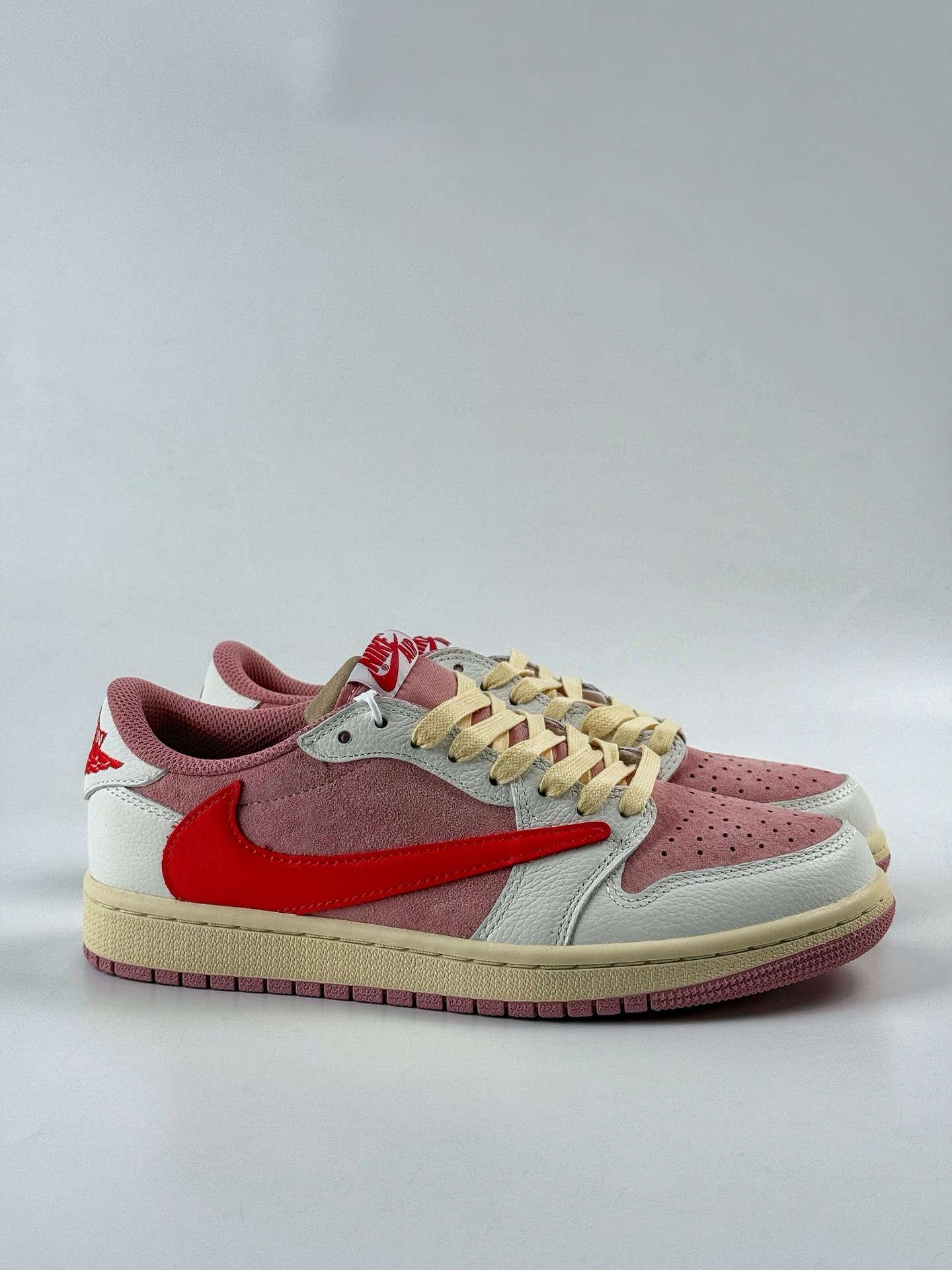 Travis Scott x Nike Air Jordan 1 Low 白粉红 Air Jordan 1 Low 反转倒钩 DM7866-100