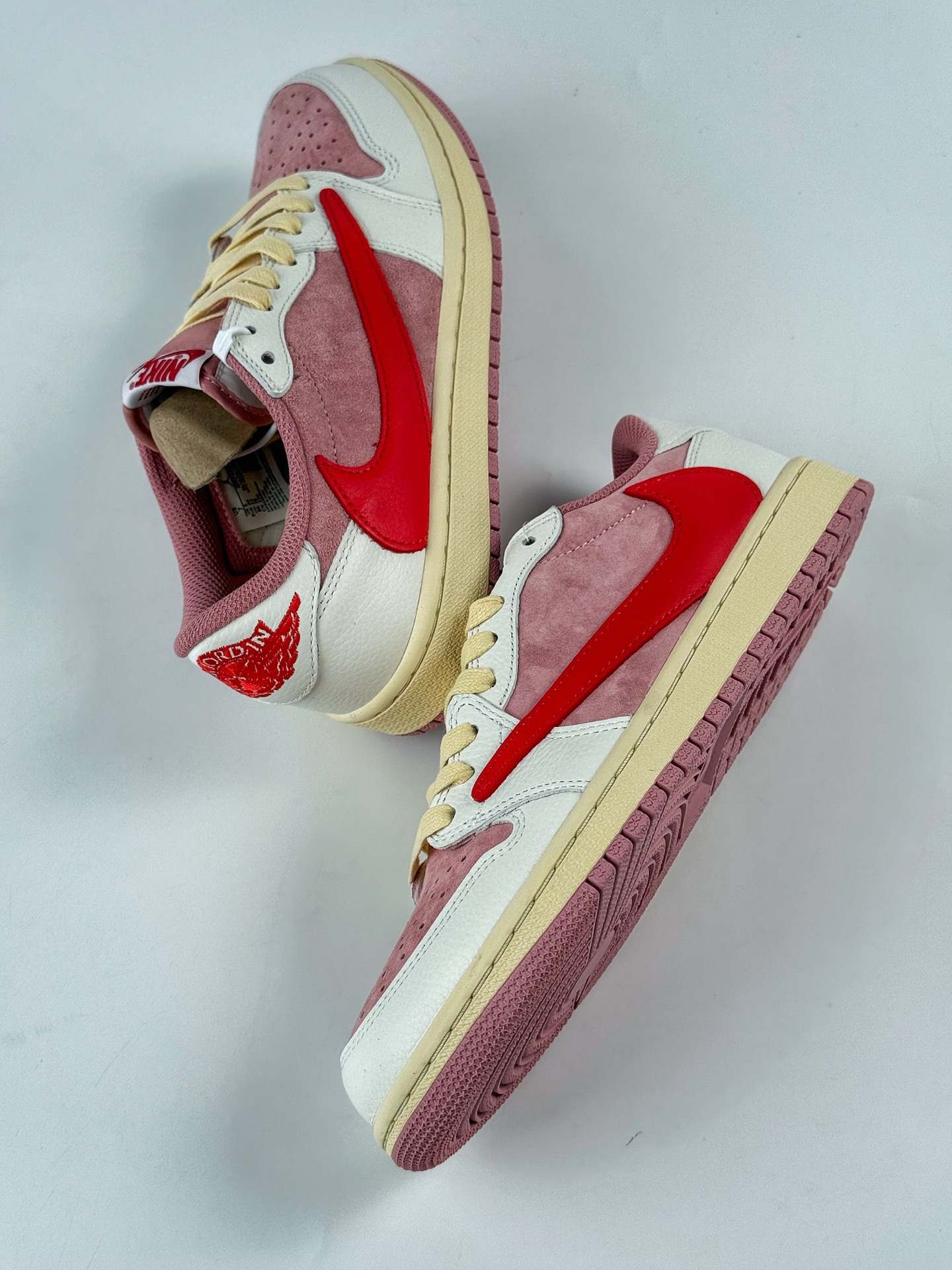 Travis Scott x Nike Air Jordan 1 Low 白粉红 Air Jordan 1 Low 反转倒钩 DM7866-100