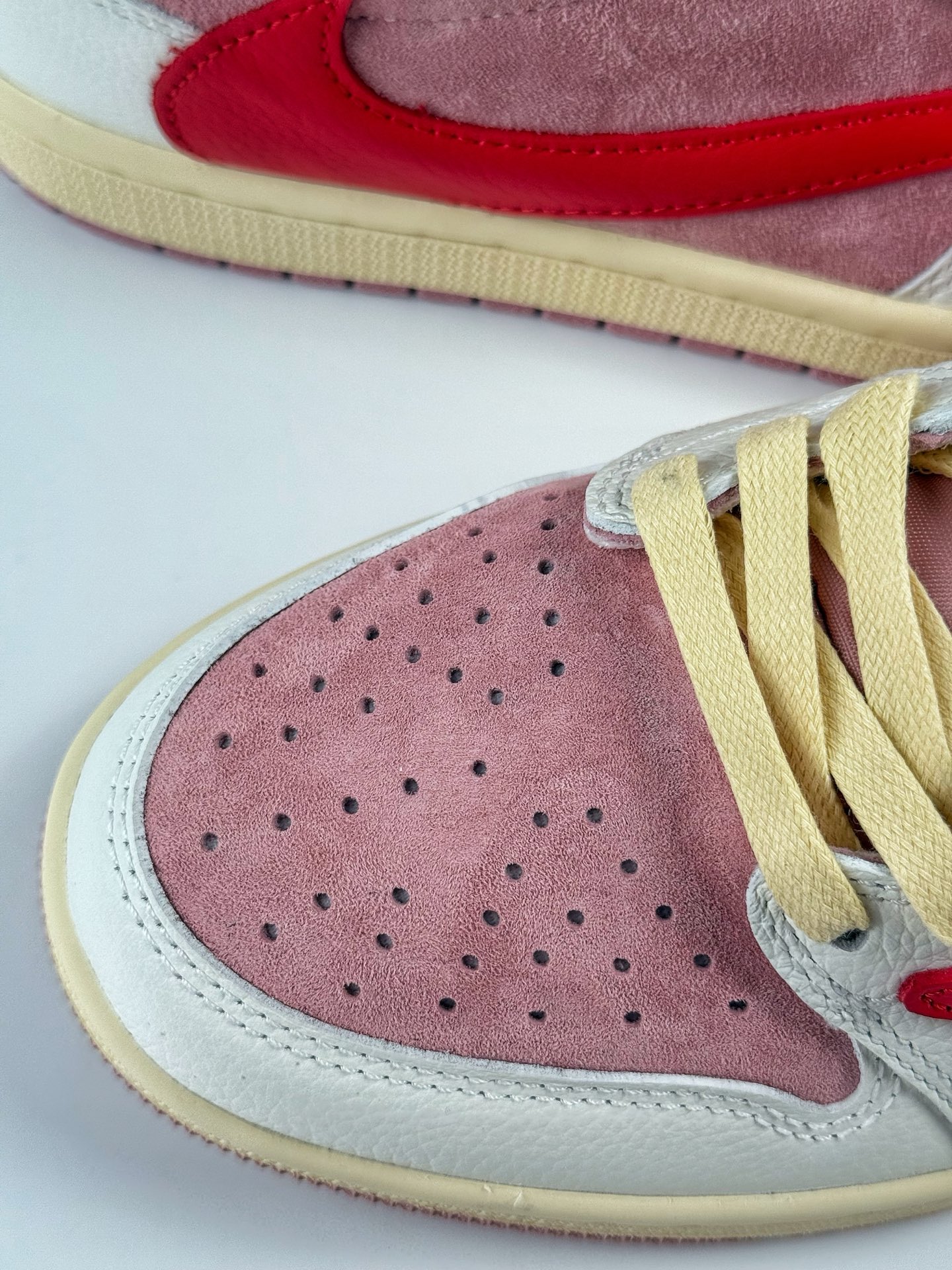 Travis Scott x Nike Air Jordan 1 Low 白粉红 Air Jordan 1 Low 反转倒钩 DM7866-100