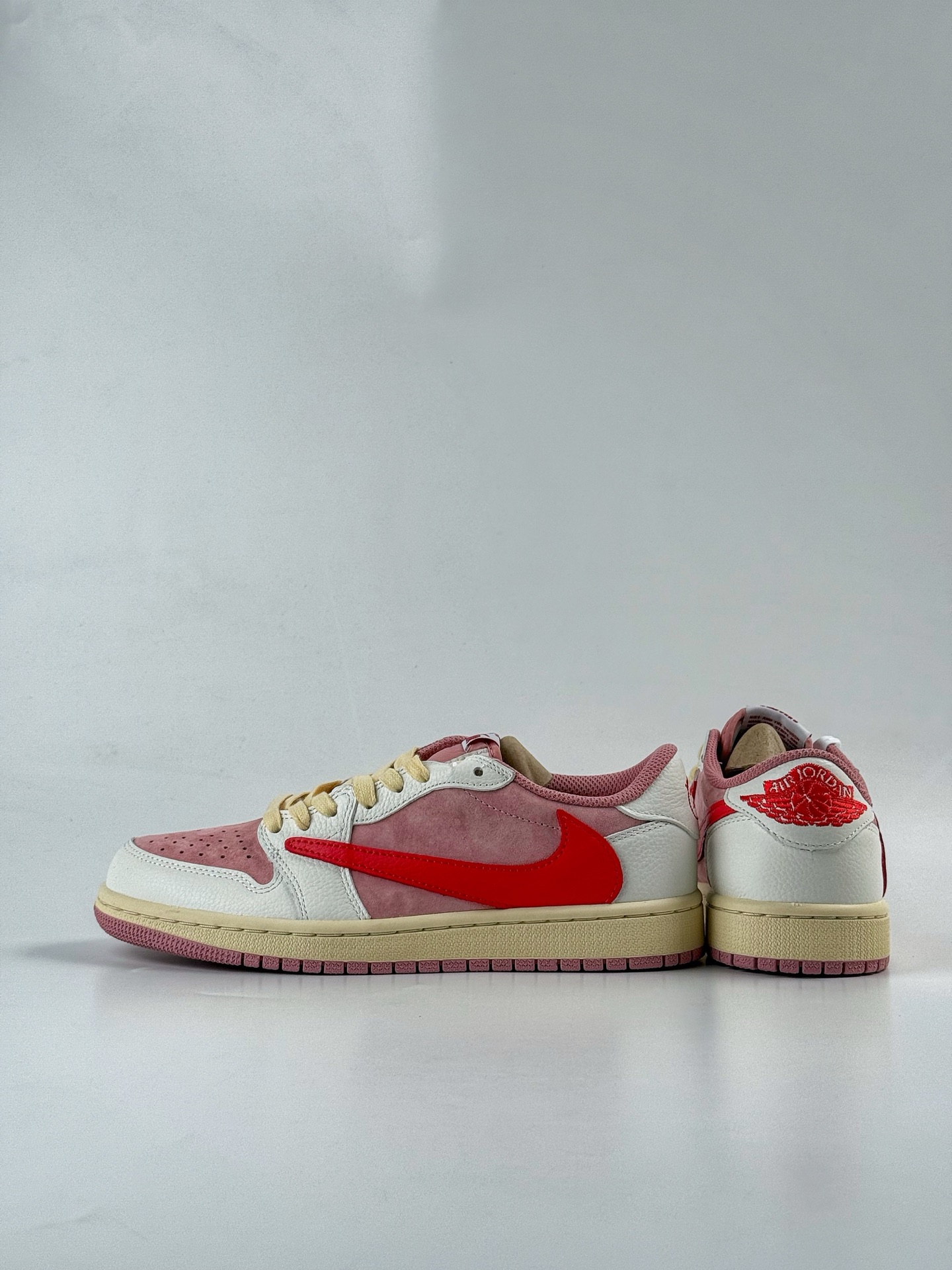 Travis Scott x Nike Air Jordan 1 Low 白粉红 Air Jordan 1 Low 反转倒钩 DM7866-100