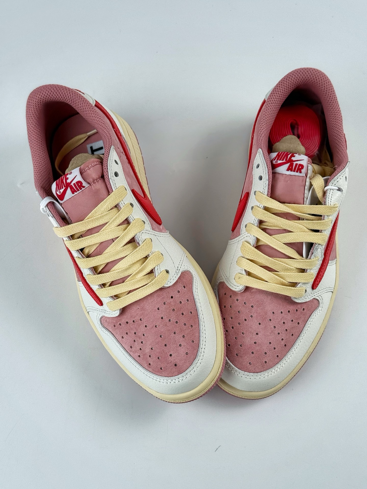 Travis Scott x Nike Air Jordan 1 Low 白粉红 Air Jordan 1 Low 反转倒钩 DM7866-100