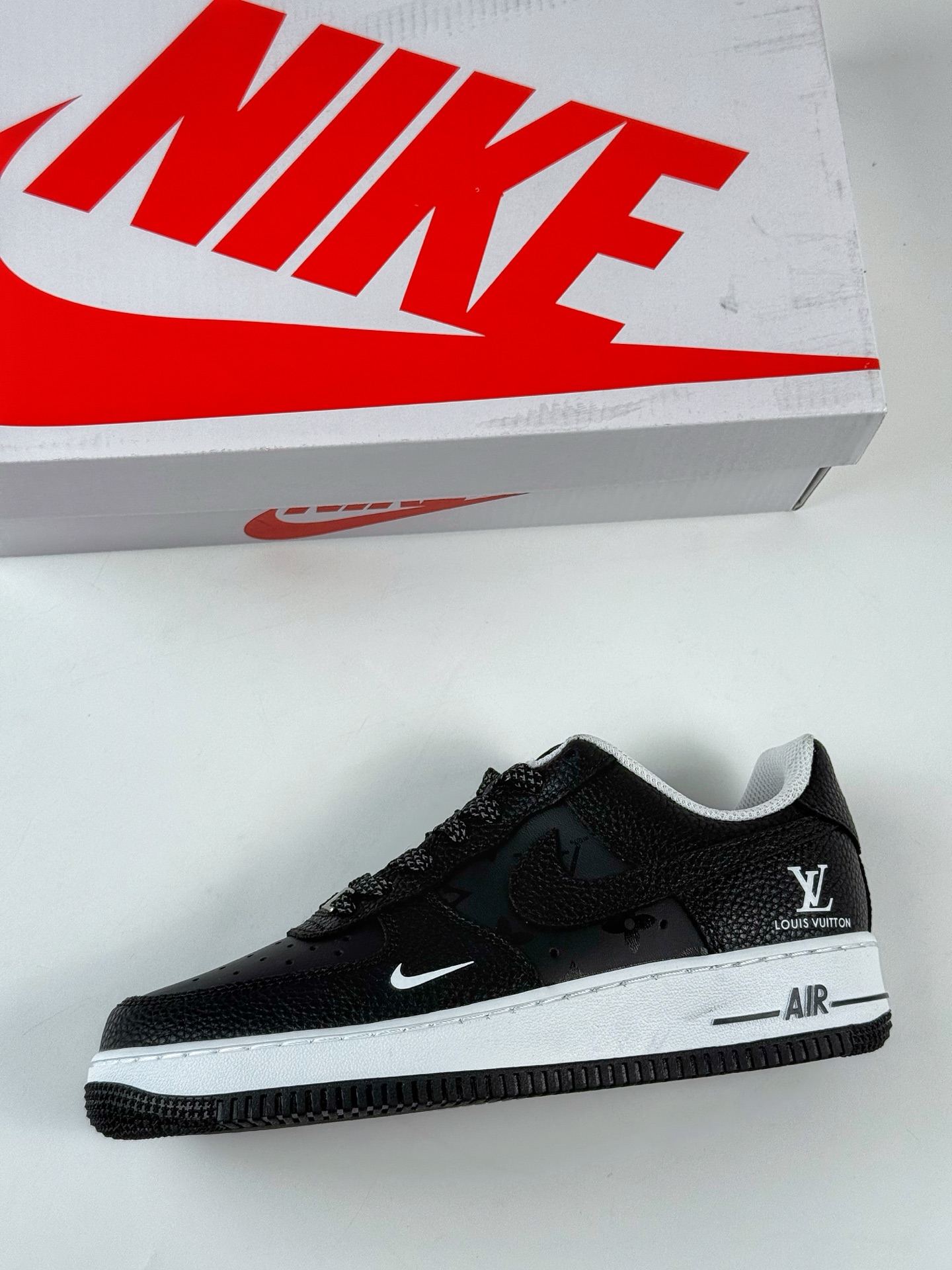 Nike Air Force 1 Low 07 x Louis Vuitton 黑白满印小勾满天星 CZ3986-003