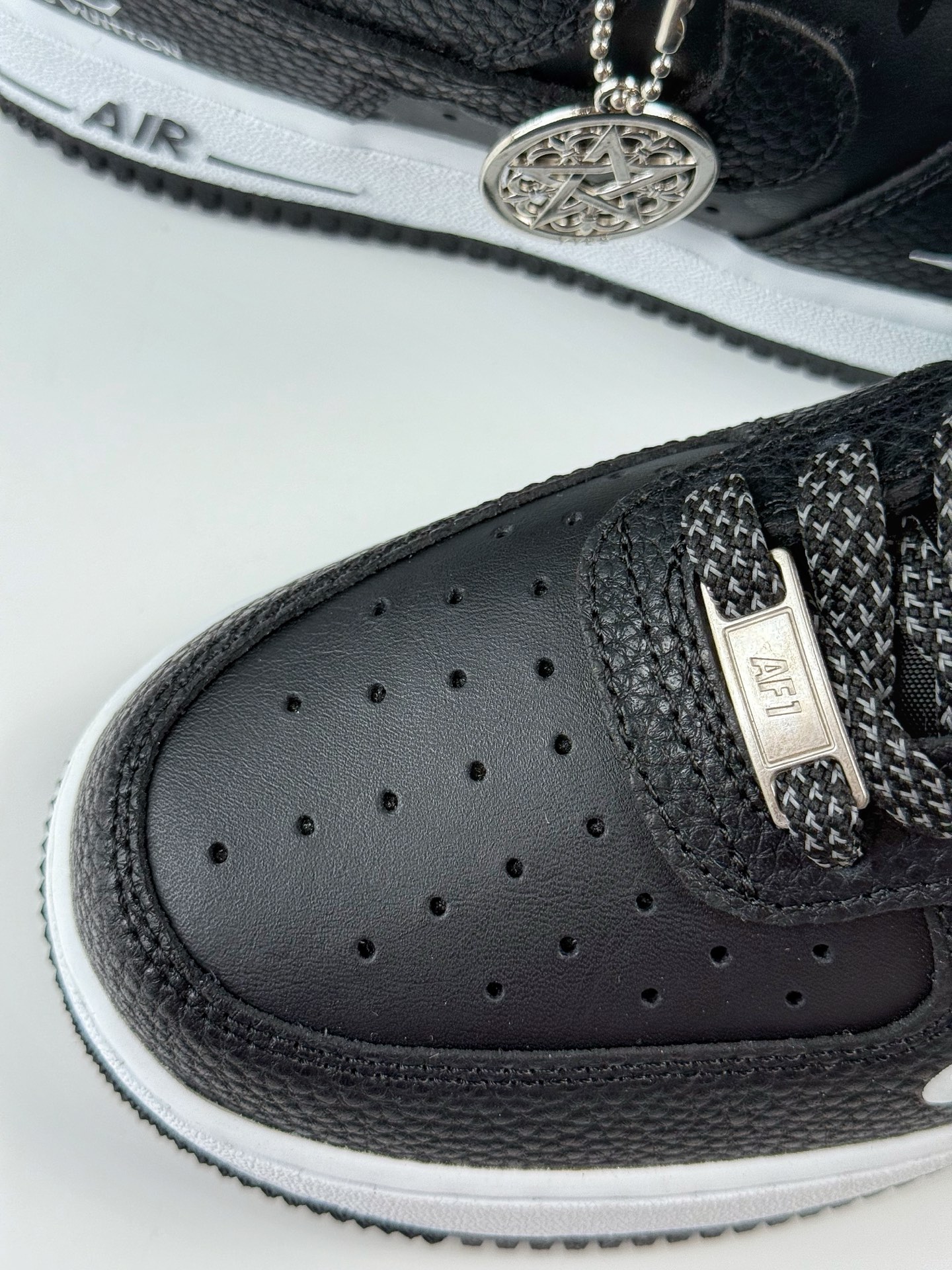 Nike Air Force 1 Low 07 x Louis Vuitton 黑白满印小勾满天星 CZ3986-003