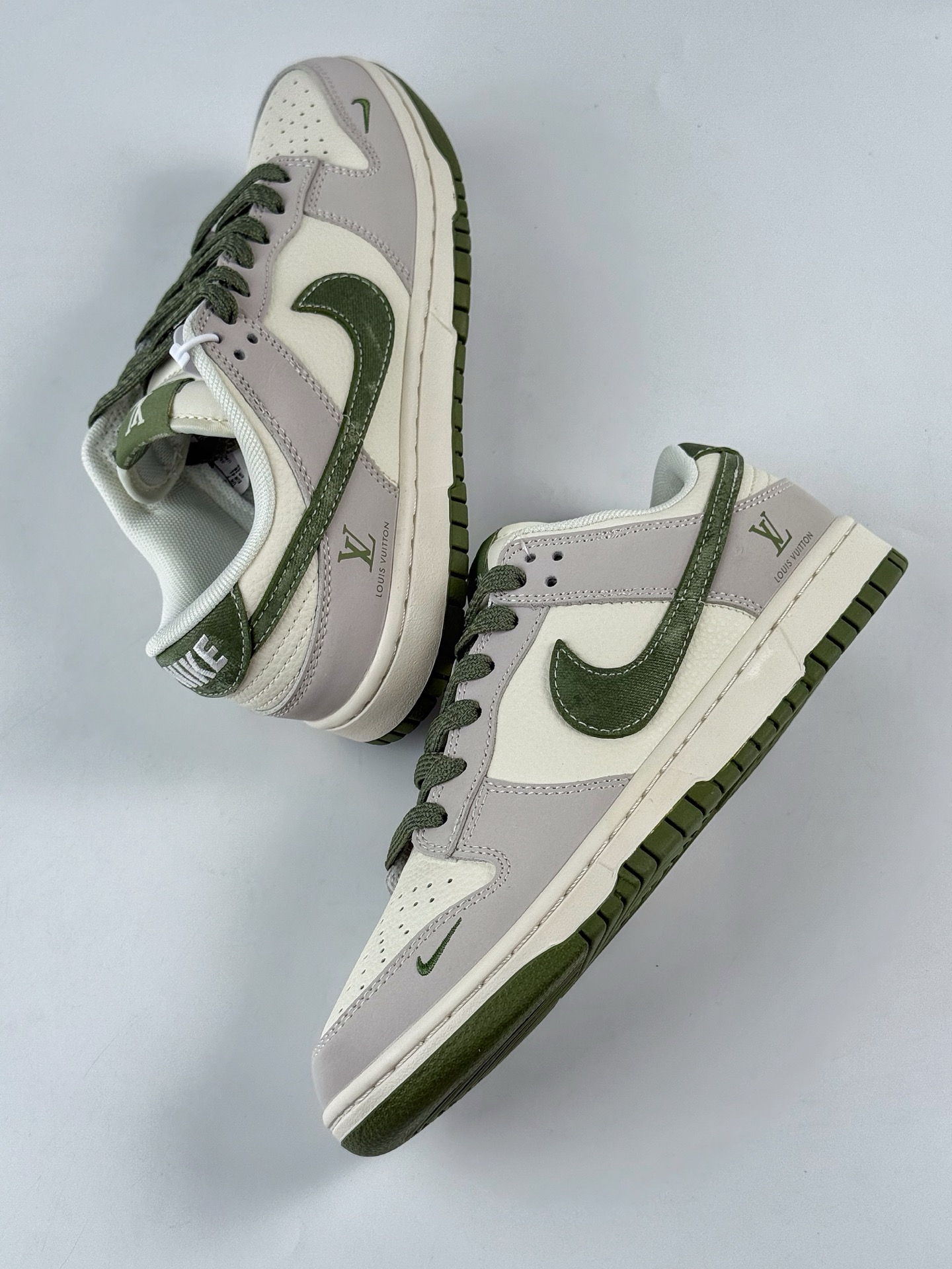 Nike SB Dunk Low x Louis Vuitton 灰白小勾 JP1628-031