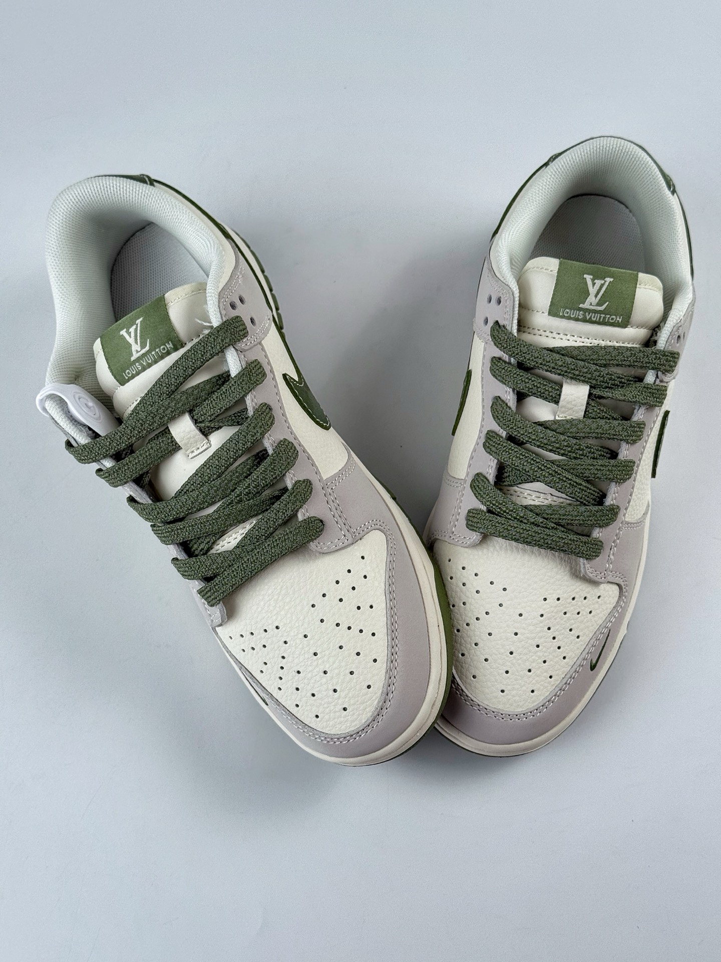 Nike SB Dunk Low x Louis Vuitton 灰白小勾 JP1628-031