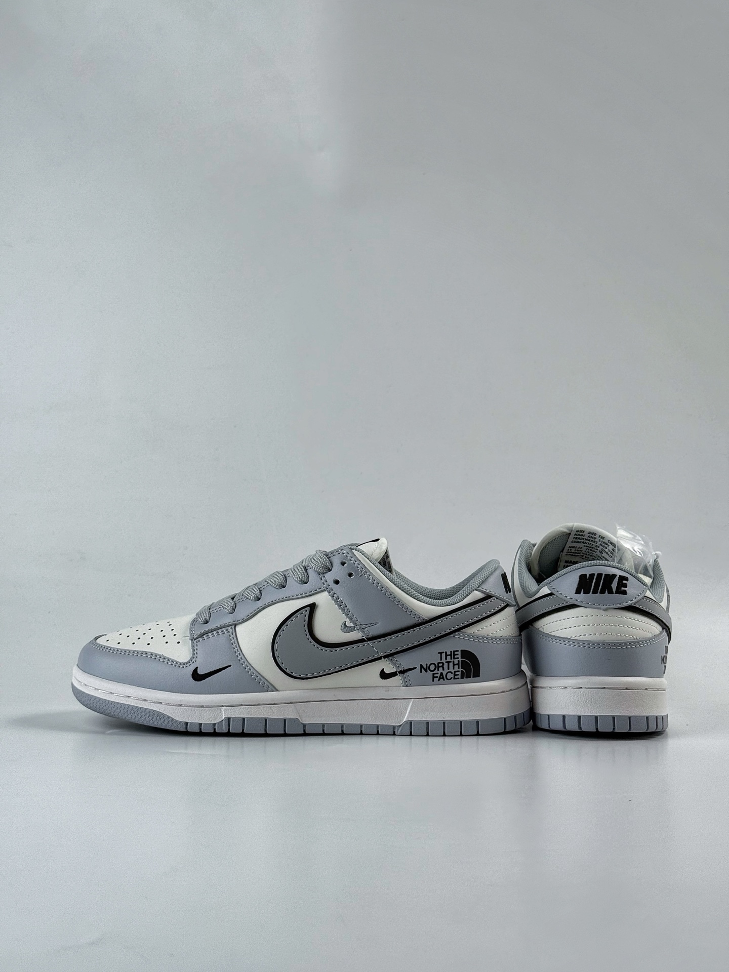 Nike SB Dunk Low x The North Face 灰白三小勾 CS1688-123