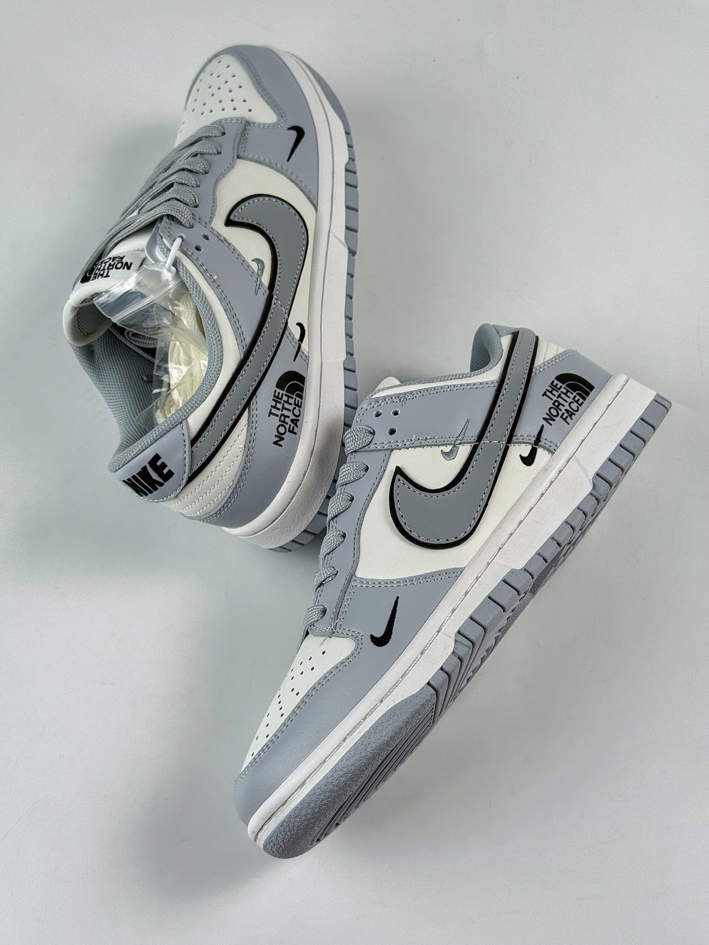 Nike SB Dunk Low x The North Face 灰白三小勾 CS1688-123