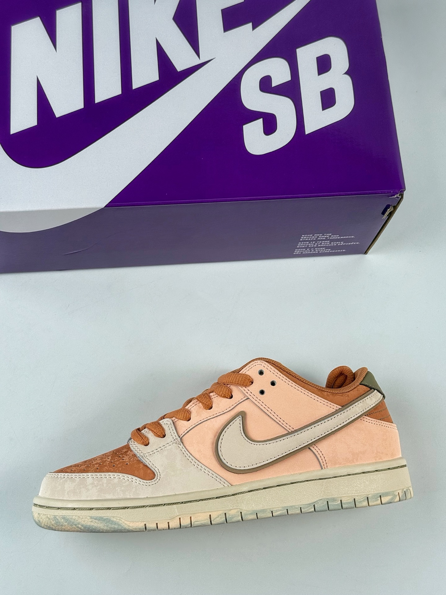 Nike SB Dunk Low “Trocadéro Gardens” 粉米棕 FV5926-200