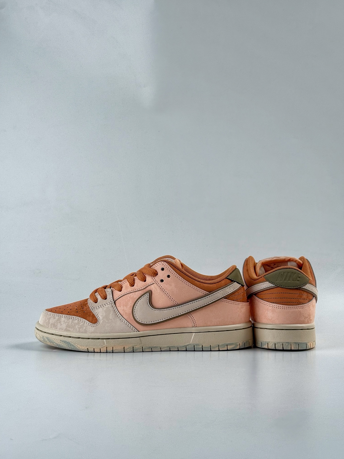 Nike SB Dunk Low “Trocadéro Gardens” 粉米棕 FV5926-200