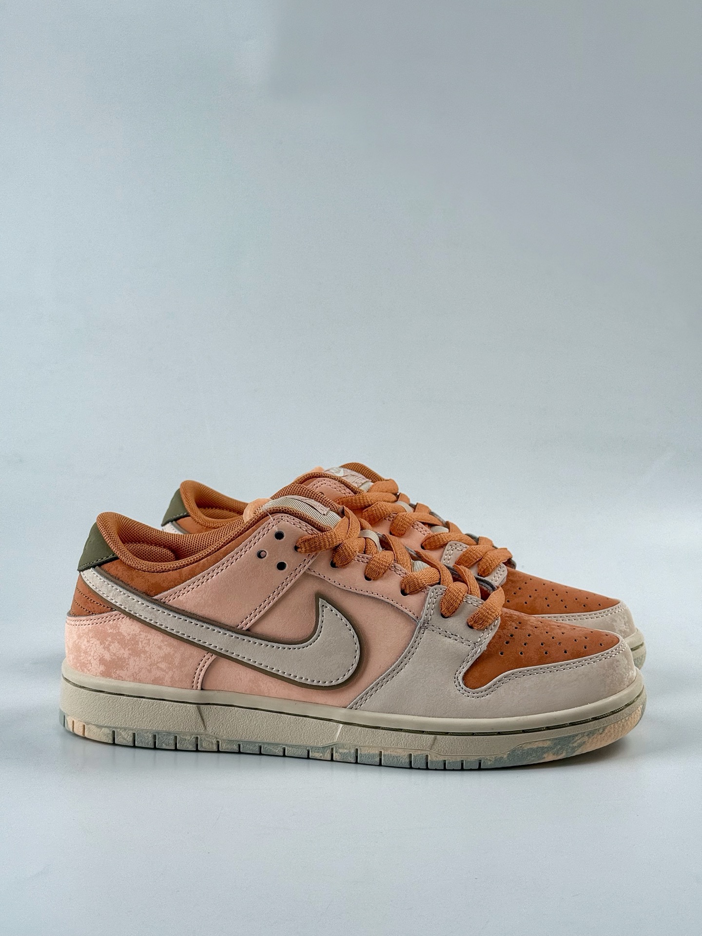 Nike SB Dunk Low “Trocadéro Gardens” 粉米棕 FV5926-200